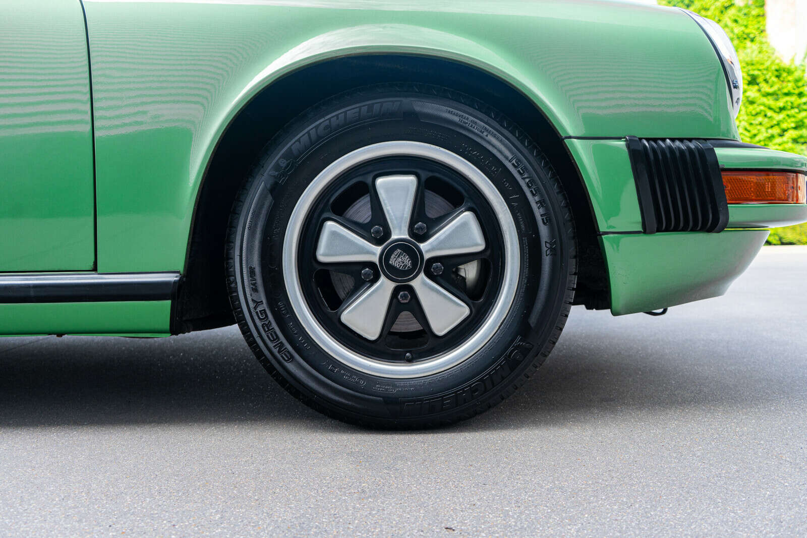 1974 Porsche 911 S in Viper Green Diamond