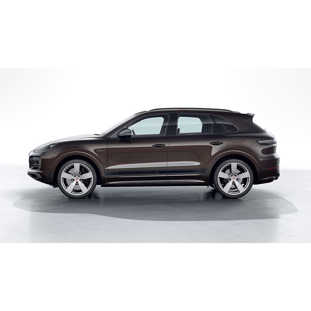 2022 Porsche Cayenne E-Hybrid Platinum Edition in Java Brown Metallic