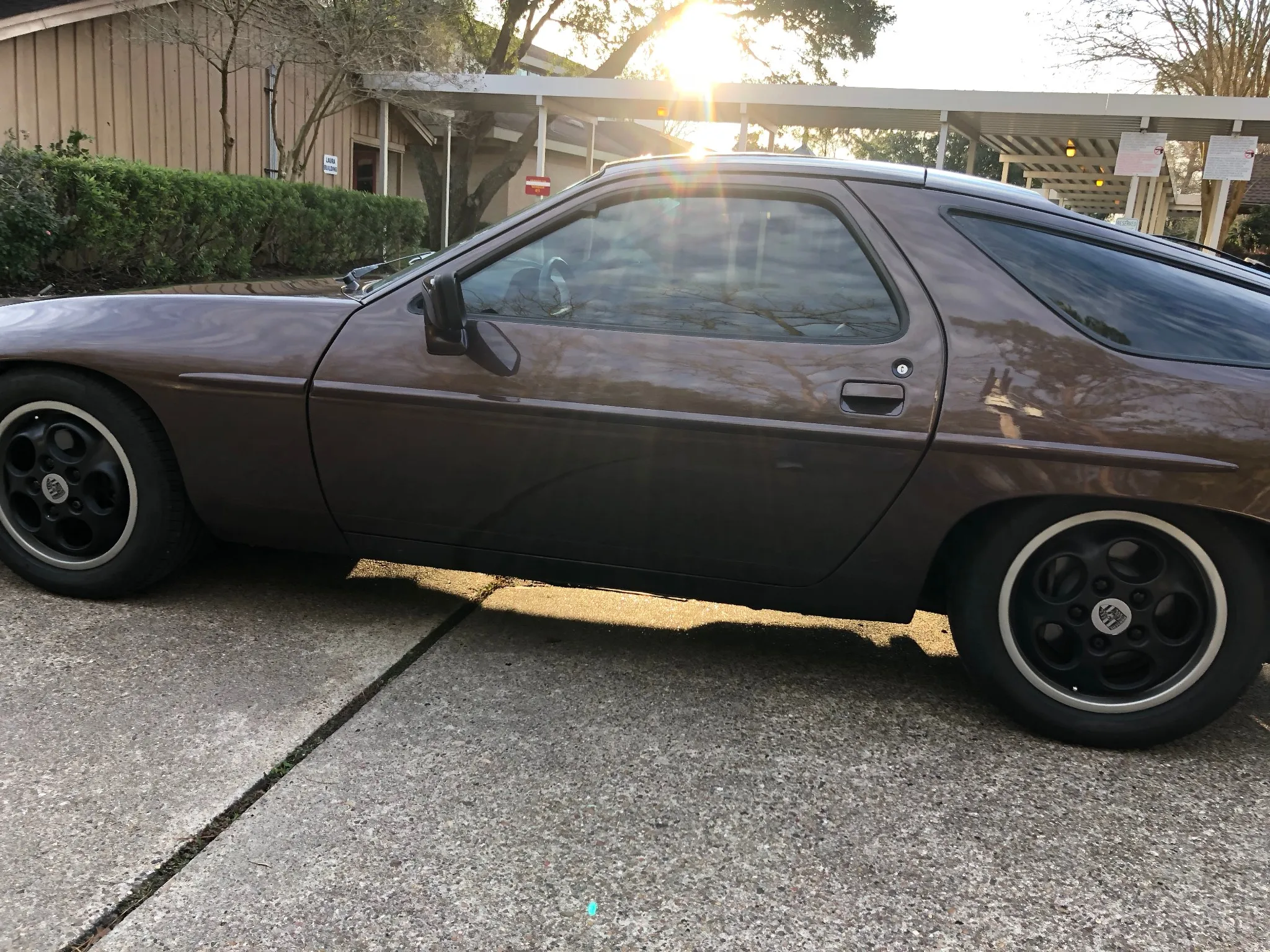1982 Porsche 928 in Rosewood Metallic