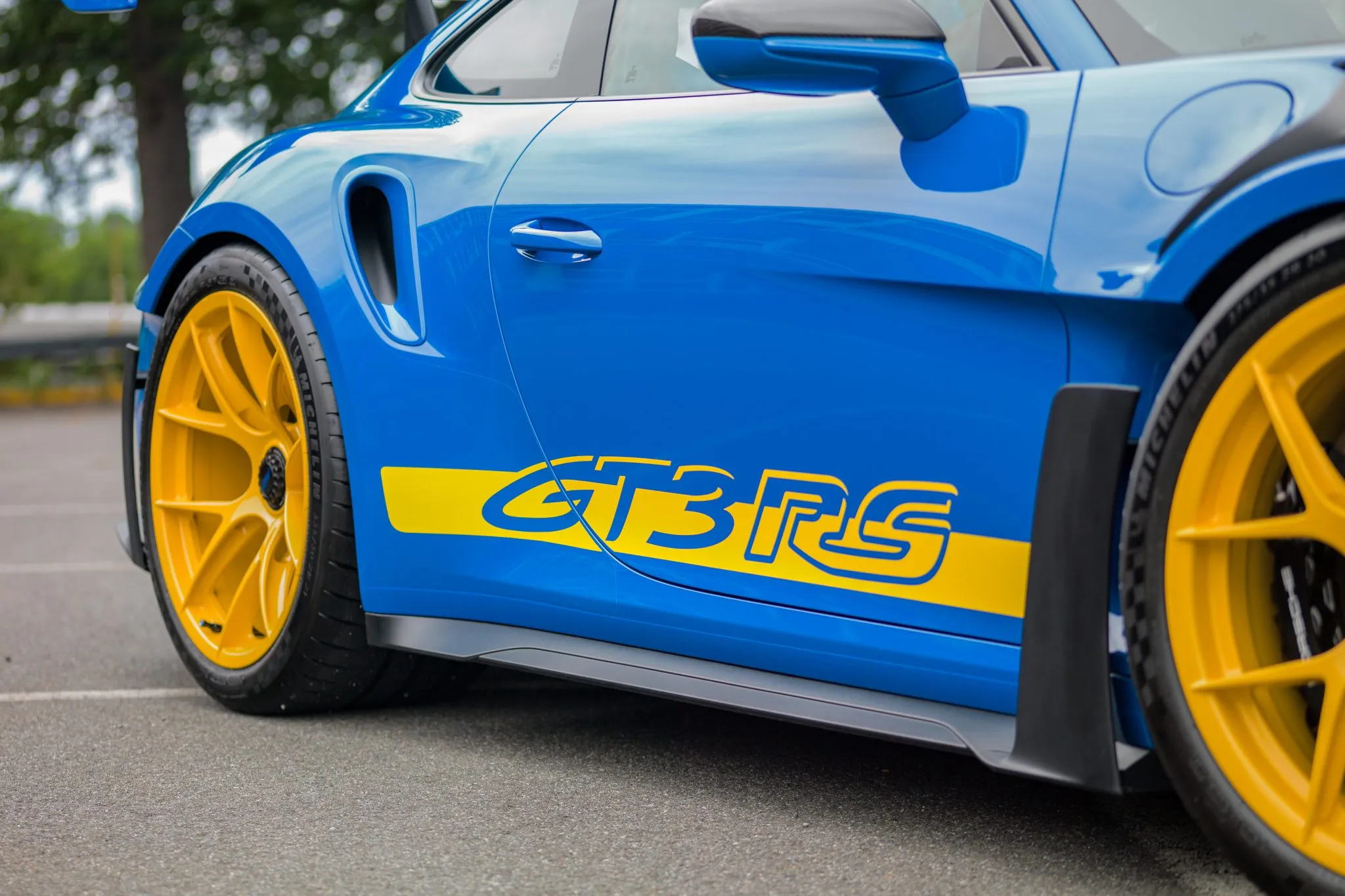 2024 Porsche 911 GT3 RS Weissach in Arrow Blue