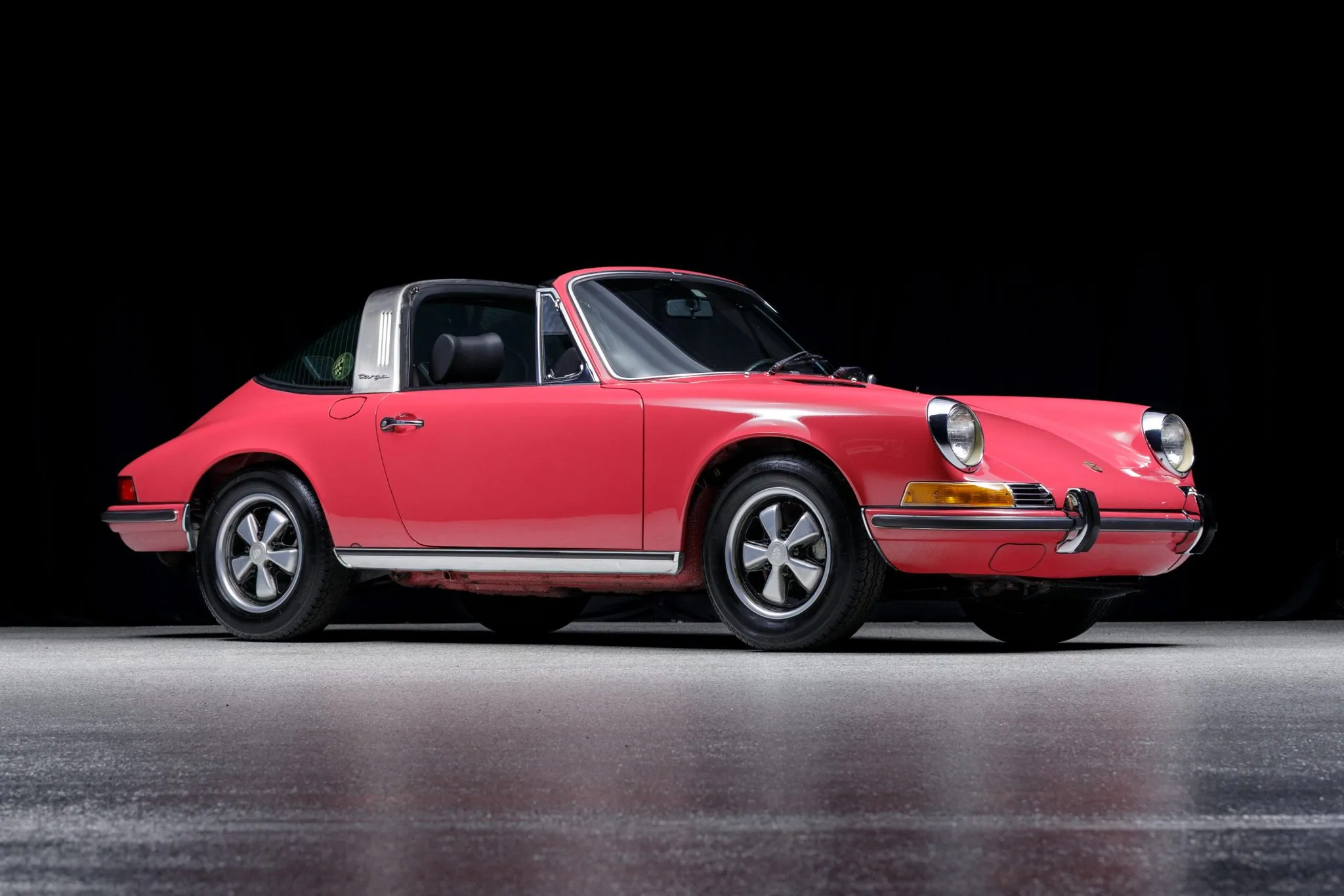 1972 Porsche 911T Targa in Strawberry