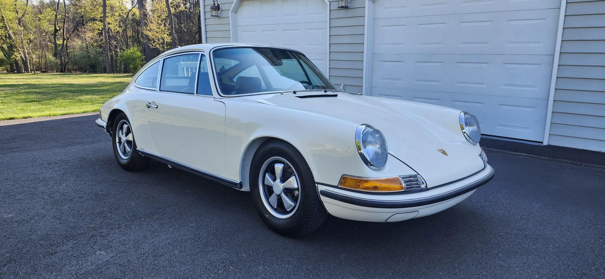 1970 Porsche 911E Coupe 5-Speed in Hellelfenbein