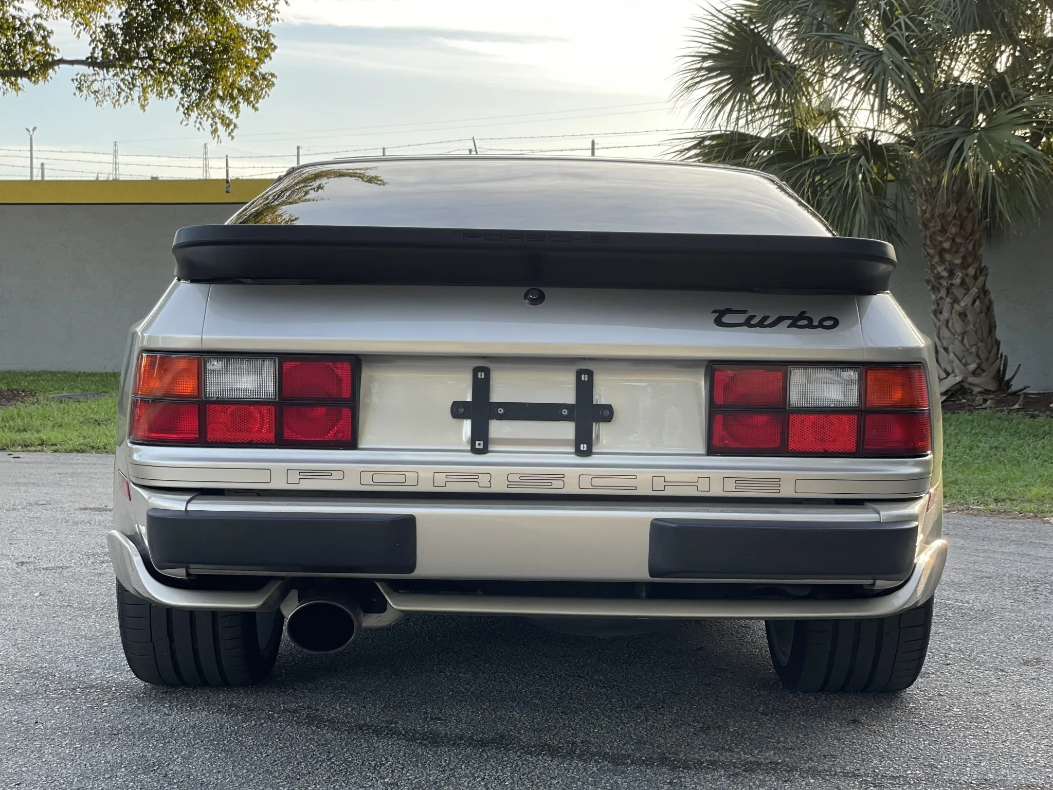 1989 Porsche 944 Turbo in Linen Metallic