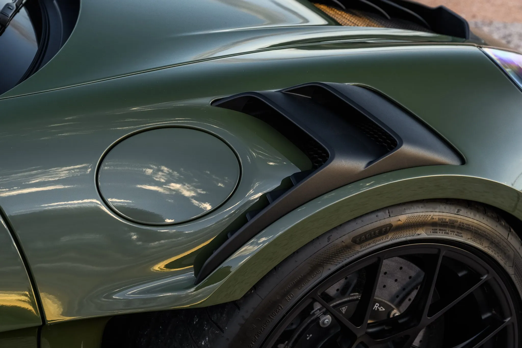 2024 Porsche 911 GT3 RS in Nato Olive