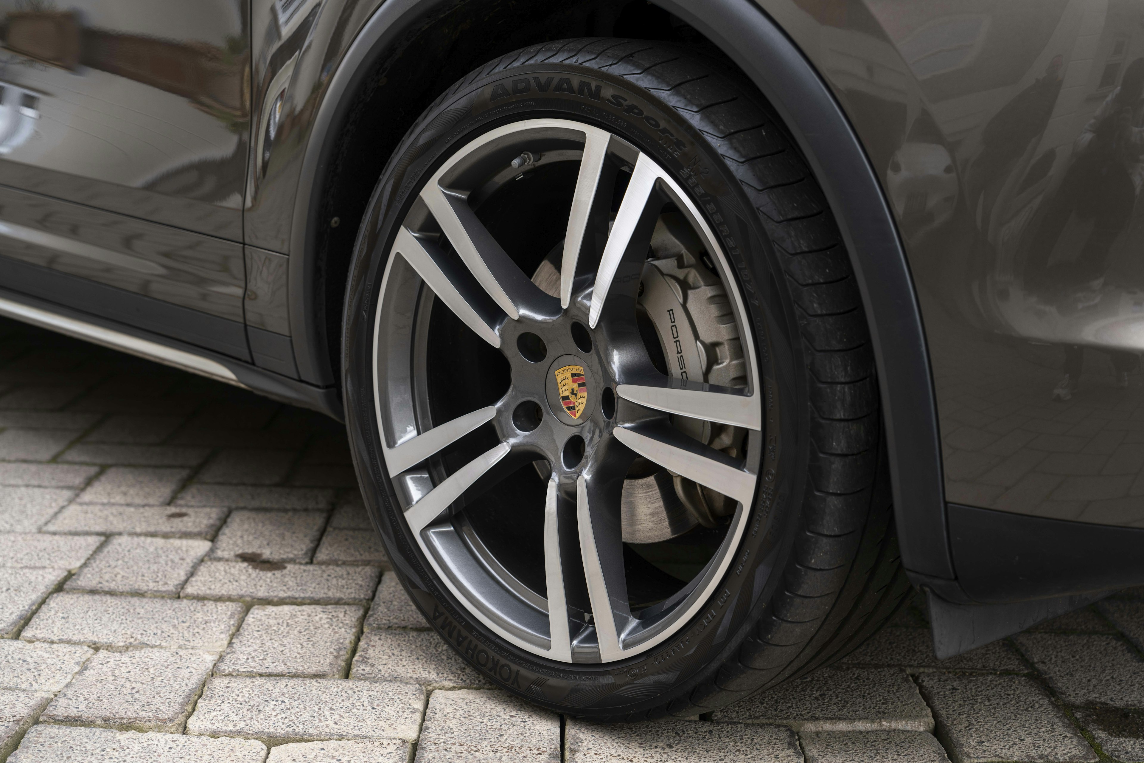 2010 PORSCHE CAYENNE S HYBRID in Umbra Metallic 
