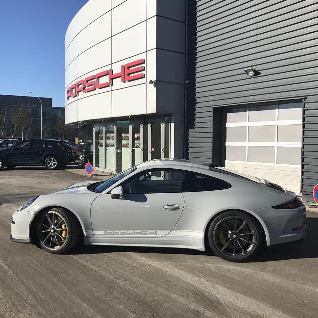 2016 Porsche 911R in Sport Classic Grey