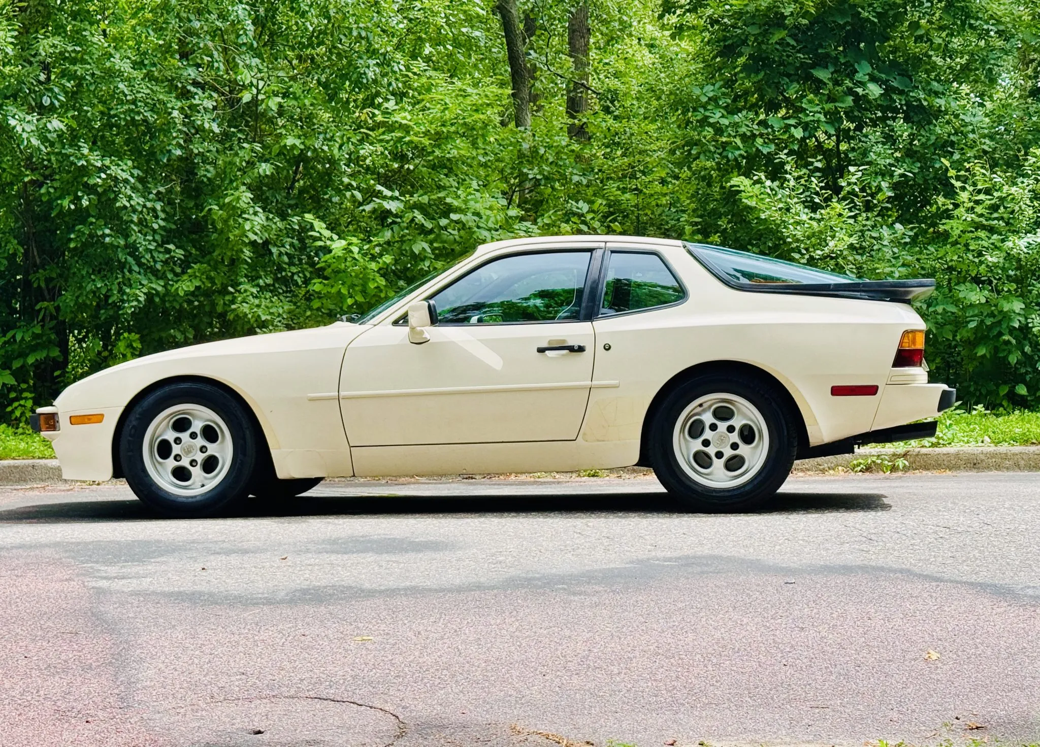 1985.5 Porsche 944 in Pastel Beige
