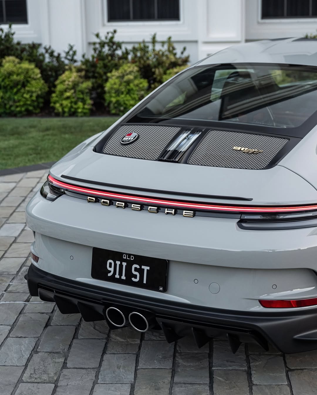 2025 Porsche 911 S/T in Mode Grau