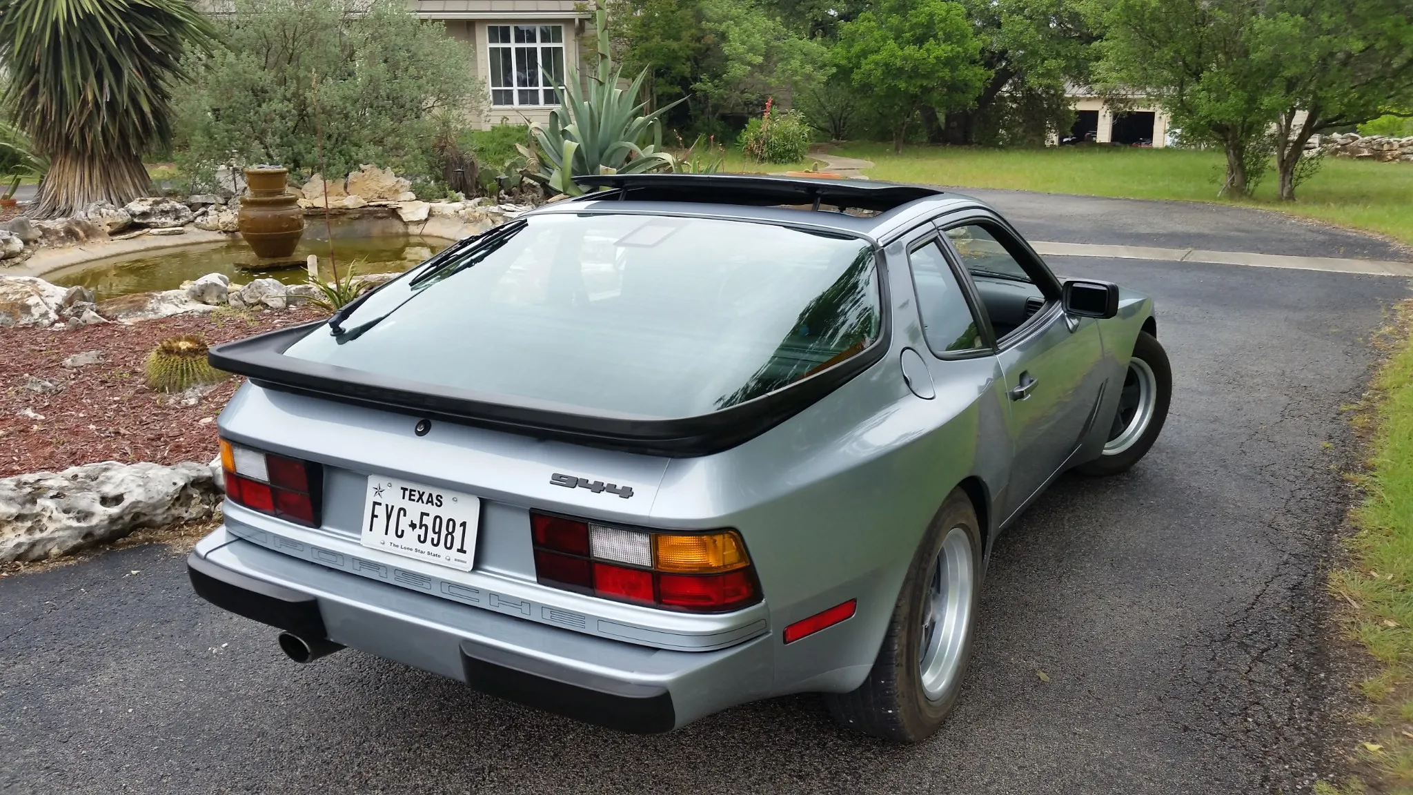 1986 Porsche 944 In Sapphire Metallic