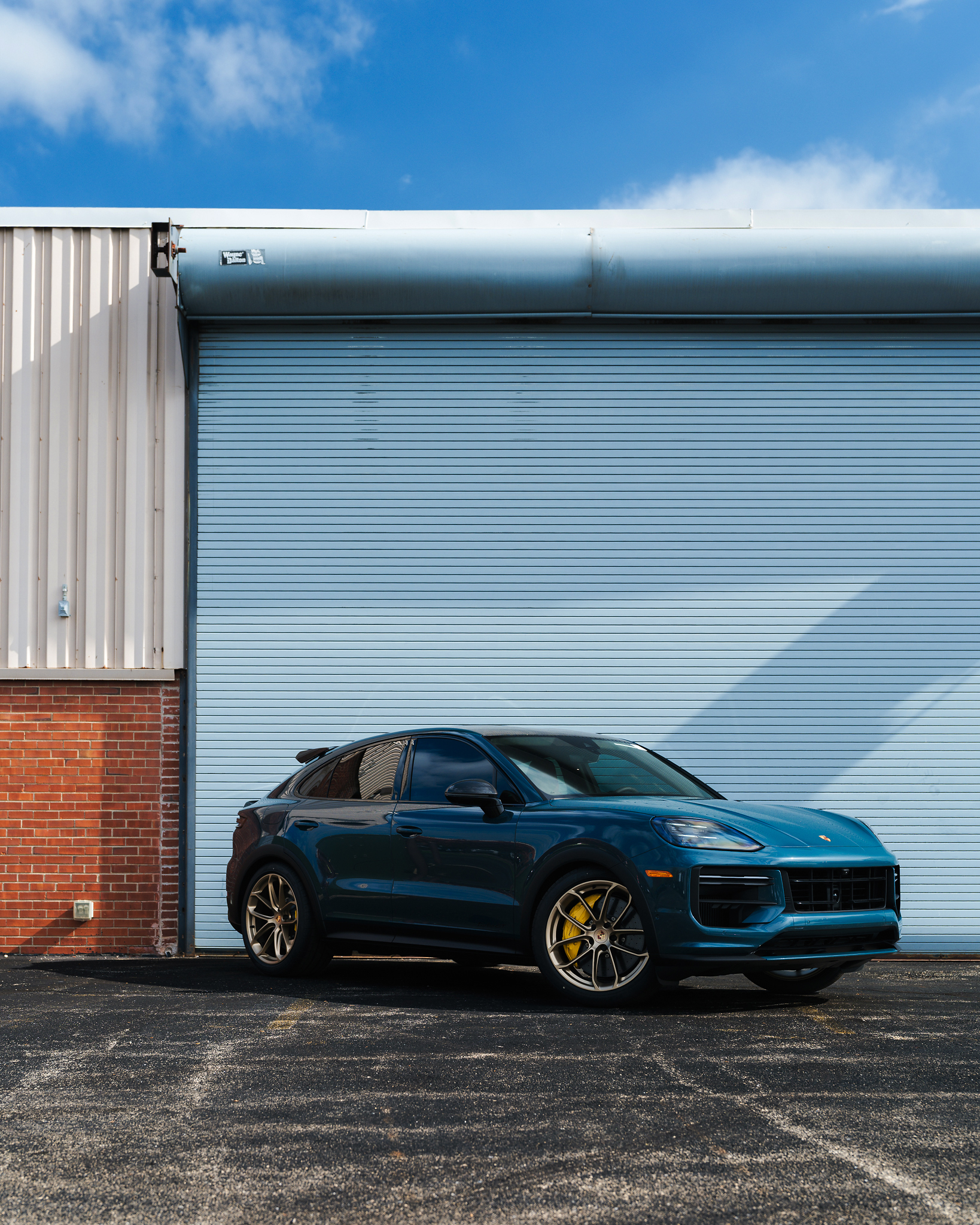 89 Avalon Green Metallic (X6P) Porsche Cayenne, overcast lighting