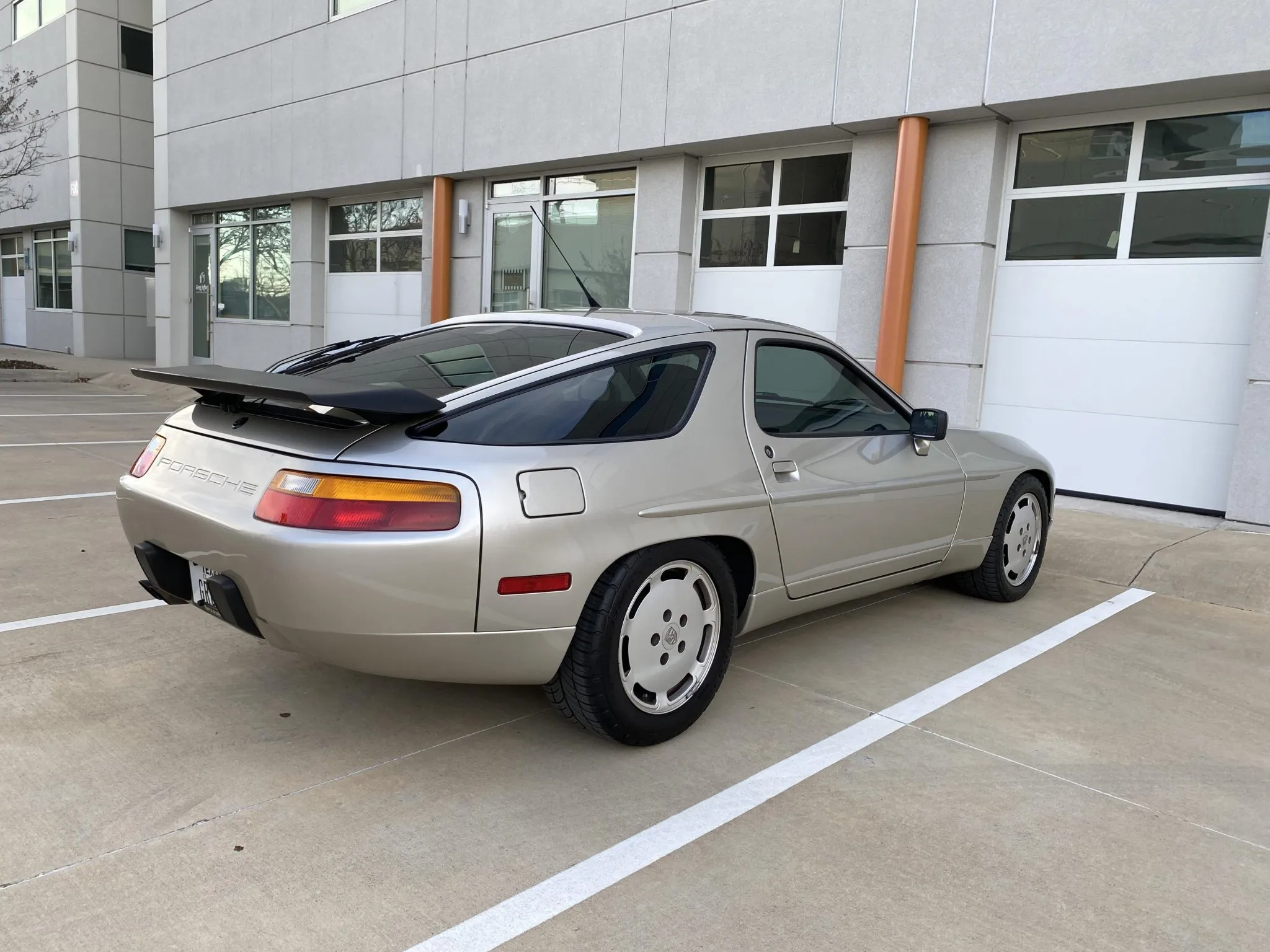 1990 Porsche 928 S4 in Linen Metallic