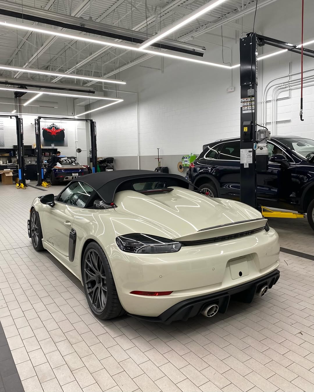 2024 Porsche 718 Spyder RS in Geyser Grey Metallic