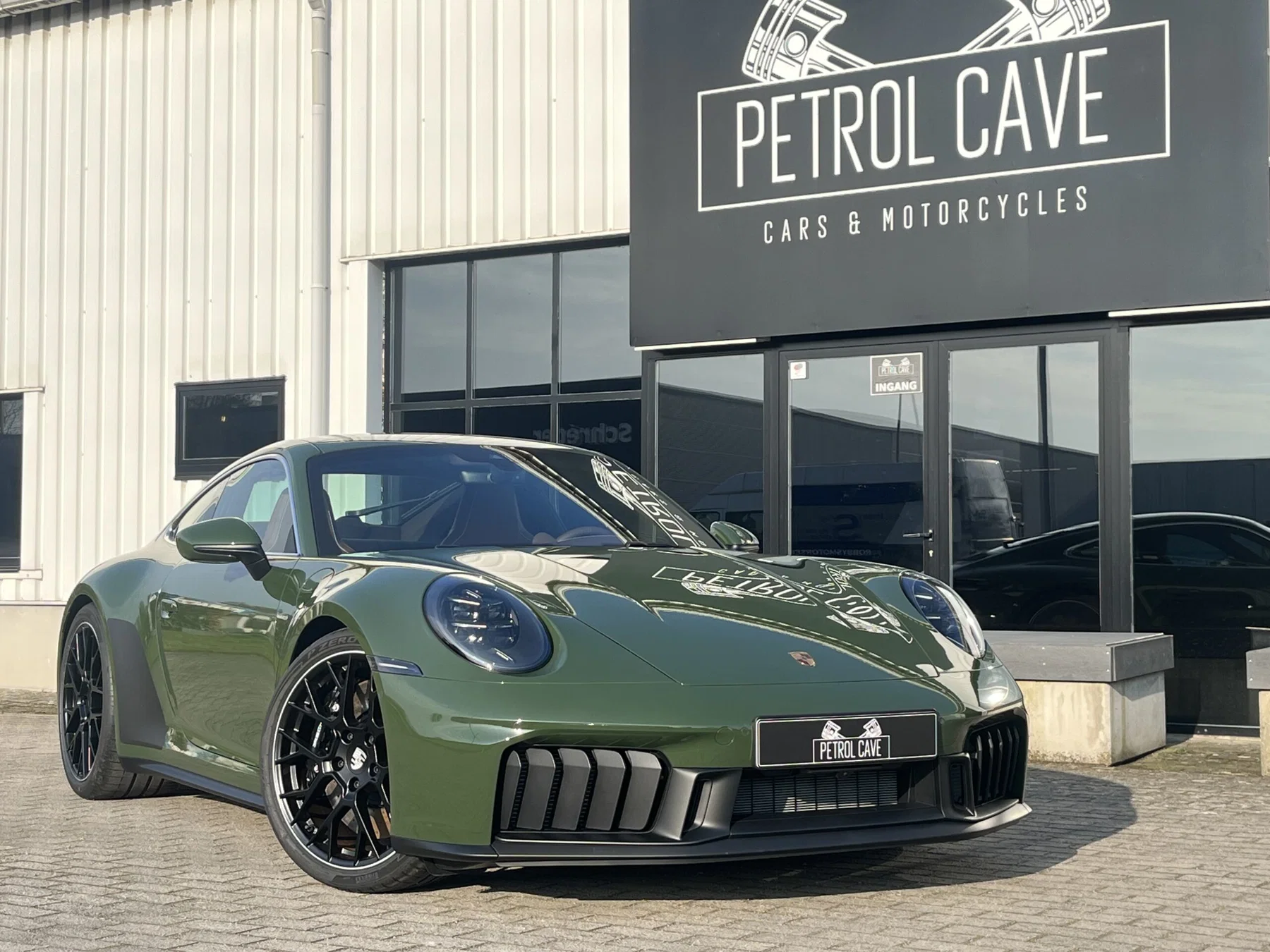 2025 Porsche 911 Carrera GTS ‘Cuarenta Edition’ in Quercus Verde
