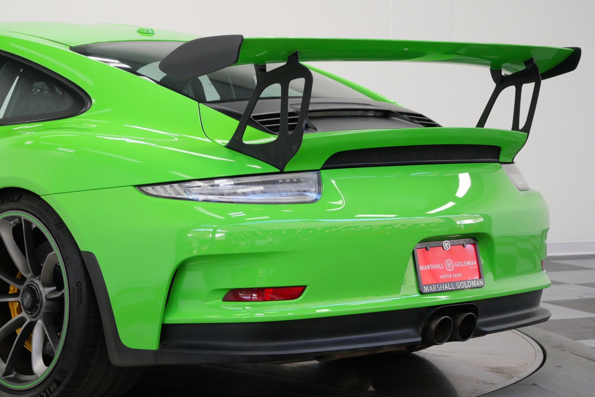 2016 Porsche 911 GT3 RS in Green Yellow