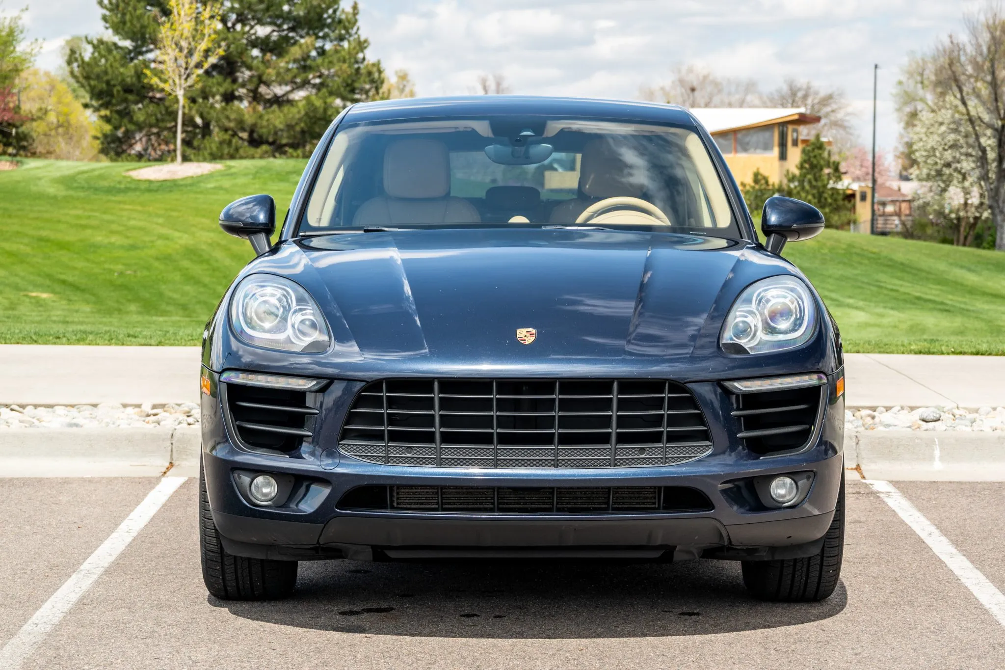2017 Porsche Macan in Night Blue Metallic