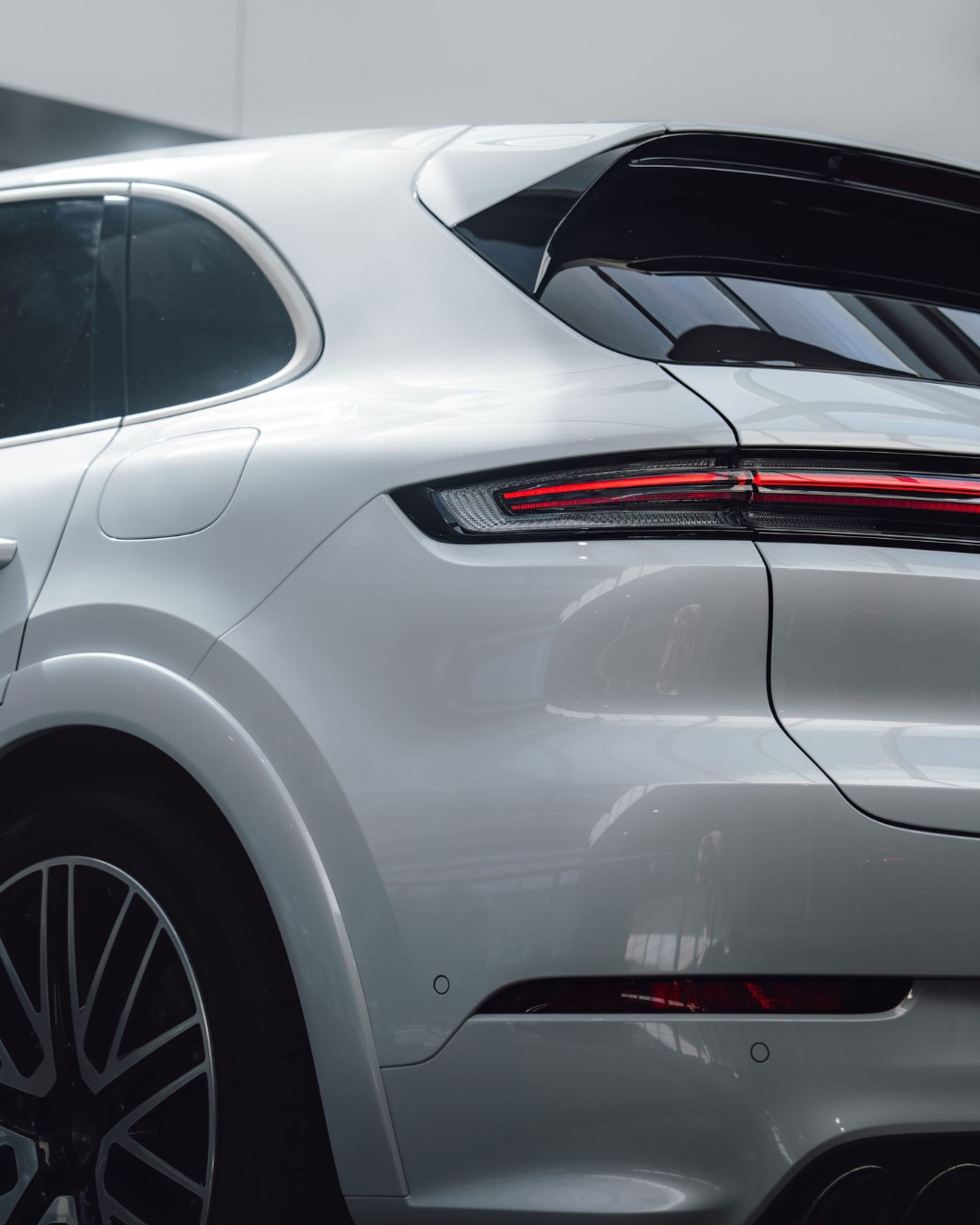 2025 Porsche Cayenne Turbo E-Hybrid in Suzuka Grey Metallic