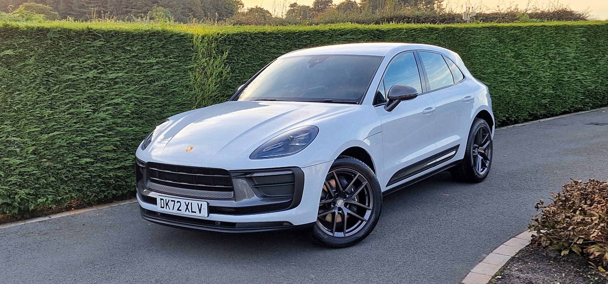 2022 Porsche Macan T in Carrara White Metallic