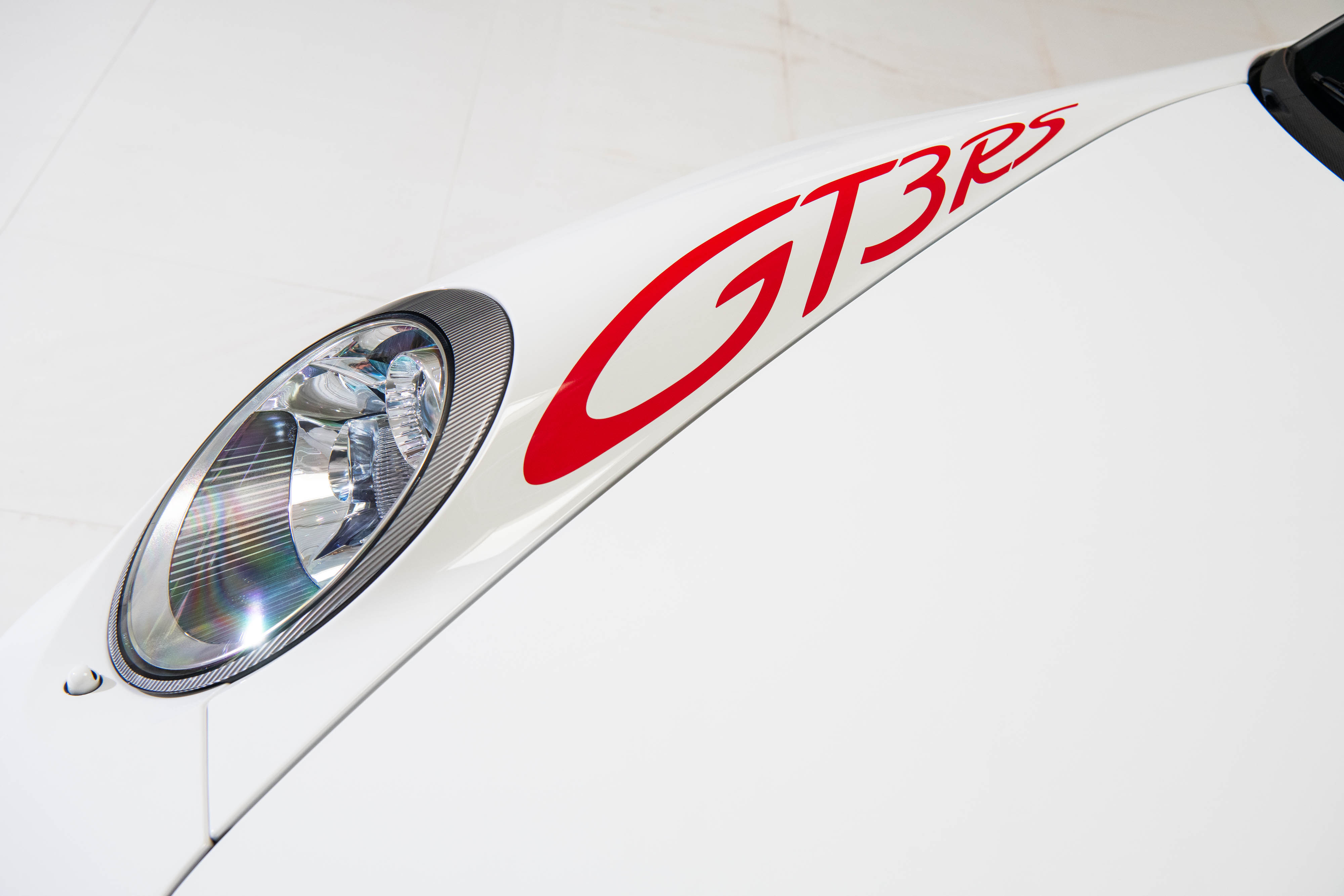 2011 Porsche 911 GT3 RS in Carrara White