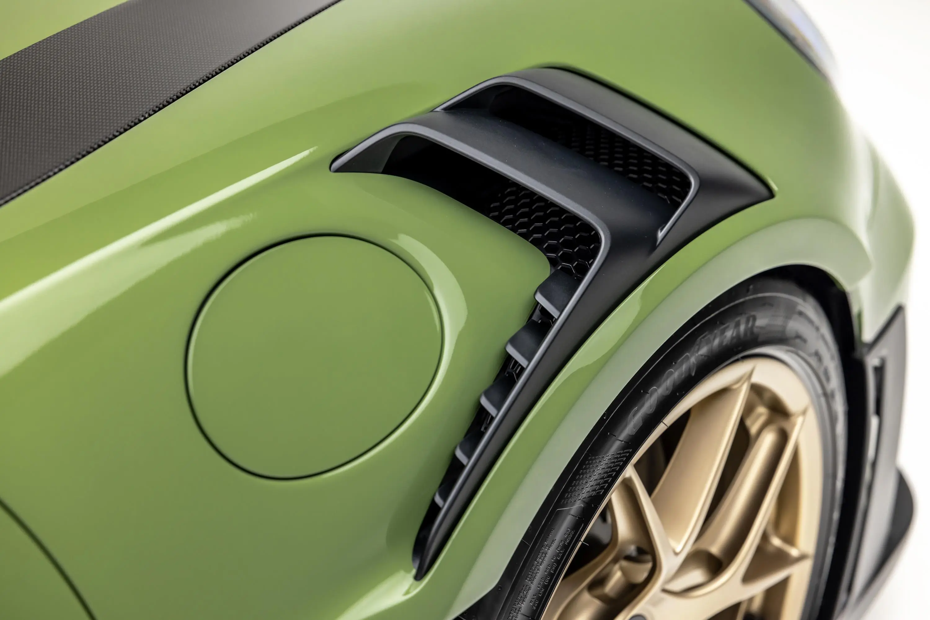 2024 Porsche 911 GT3 RS Weissach in Olive Green