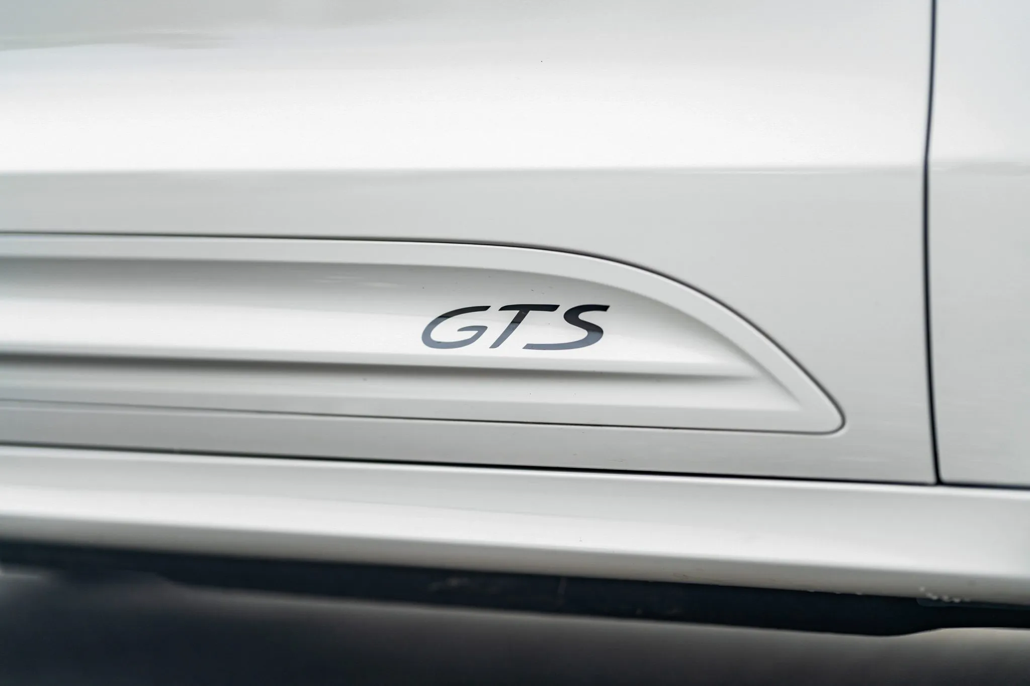 2023 Porsche Macan GTS in Chalk