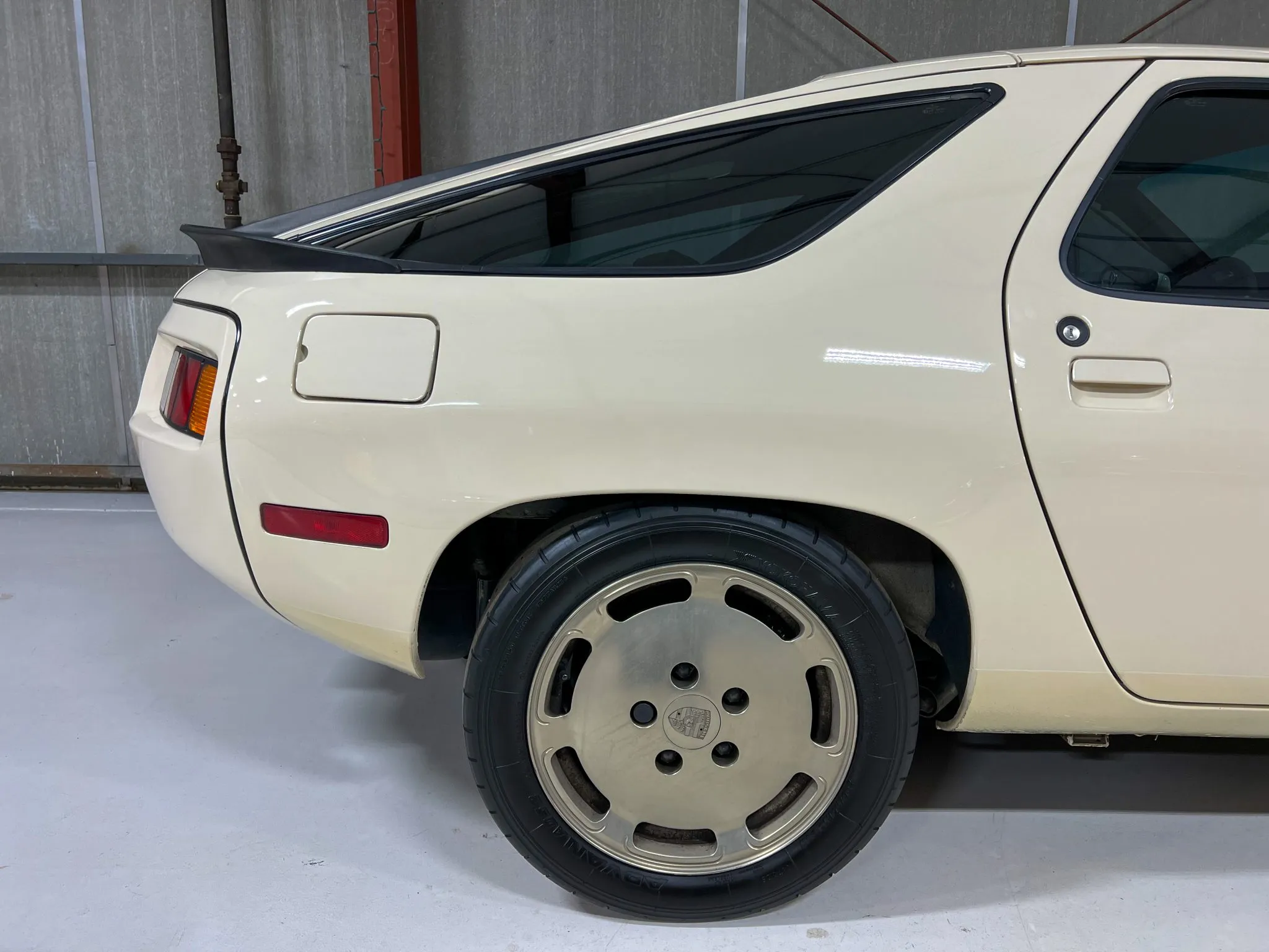 1986.5 Porsche 928S in Pastel Beige