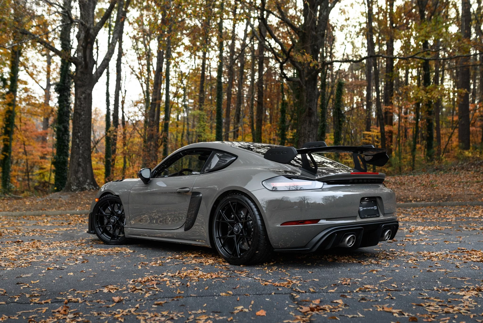 Porsche 718 Cayman GT4 RS in Alex Grey