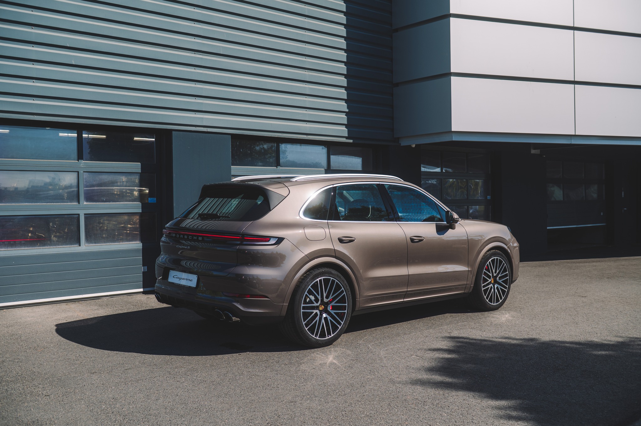 2025 Porsche Cayenne S Soho Brown Metallic