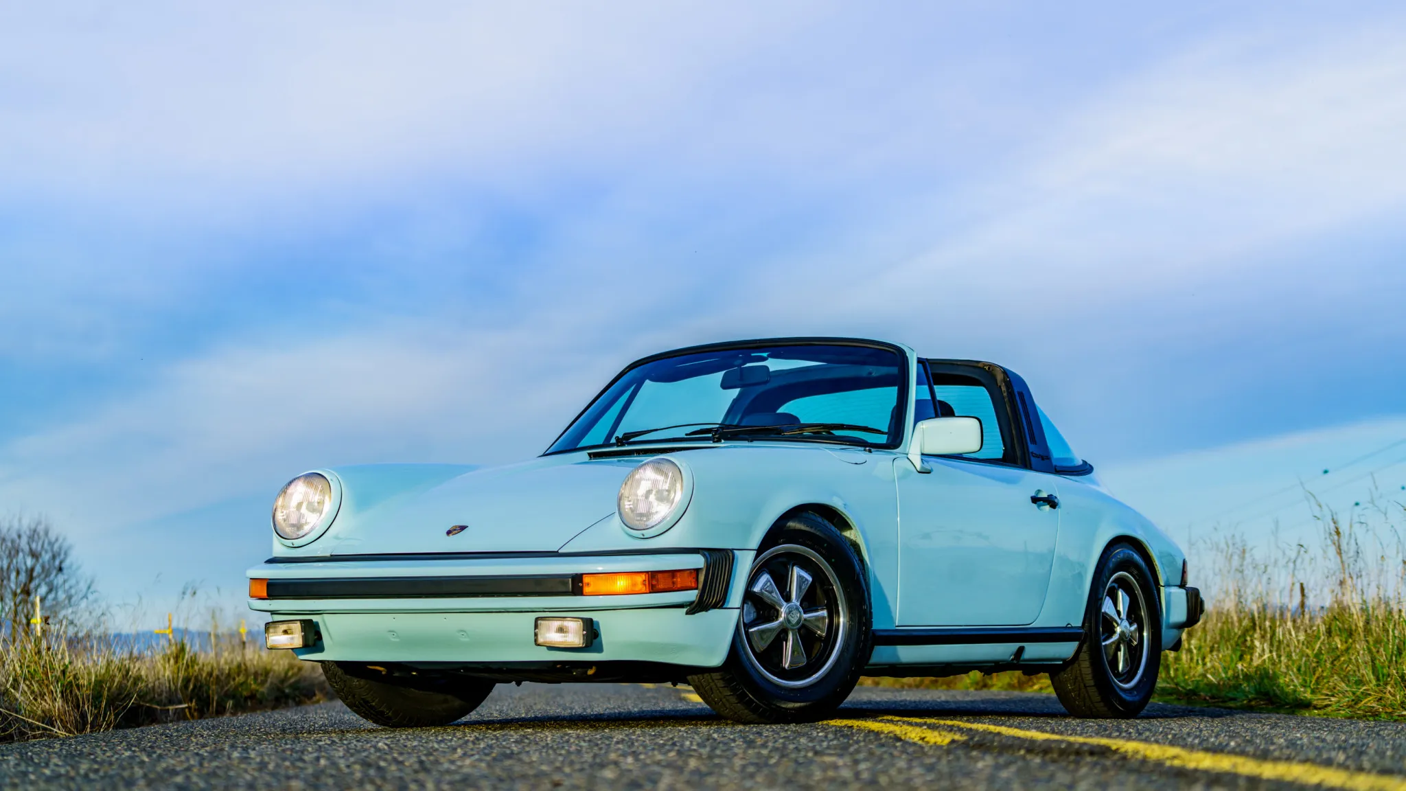 1977 Porsche 911S Targa in Eisblau (Ice Blue)