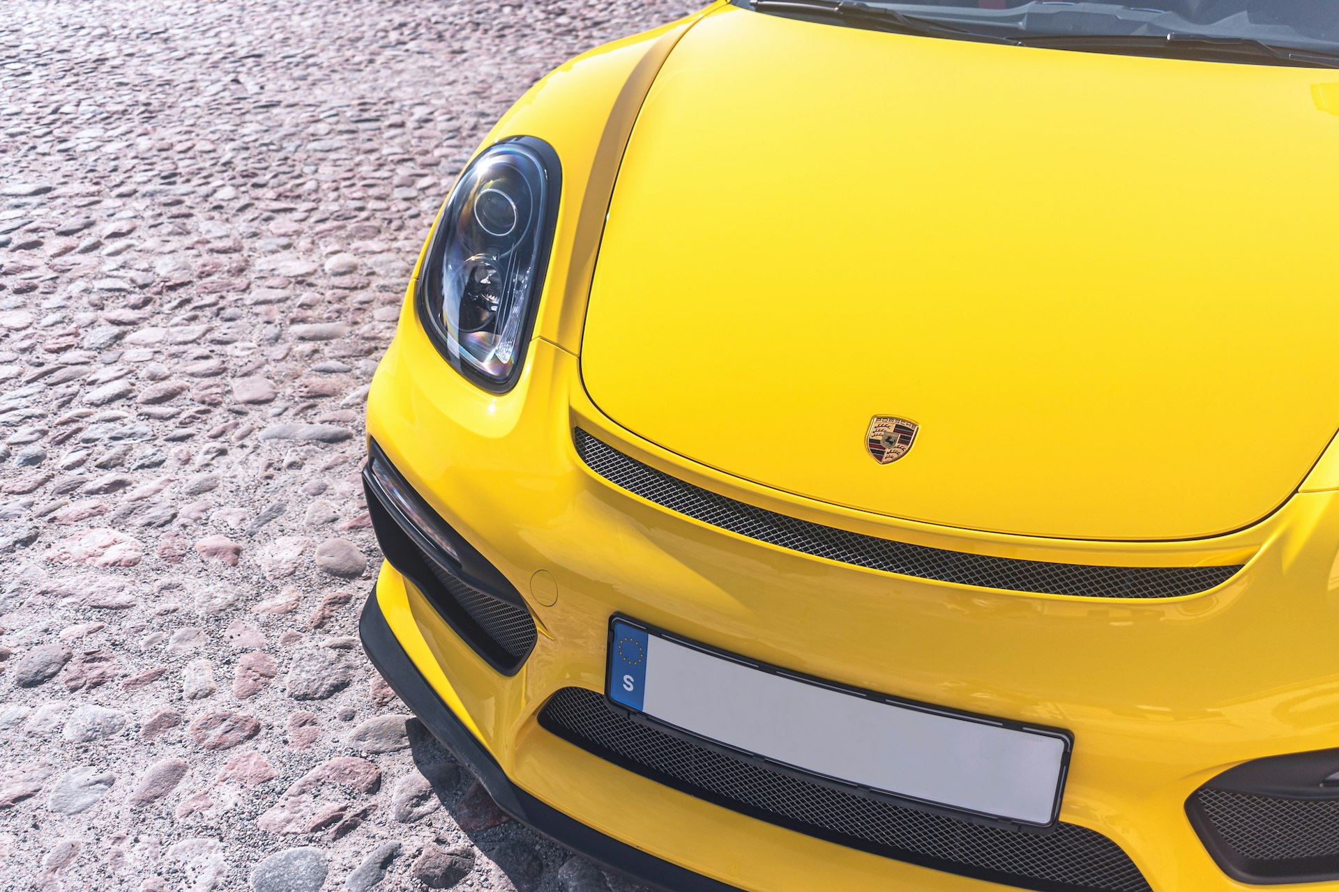 2015 Porsche Cayman GT4 Clubsport in Racing Yellow