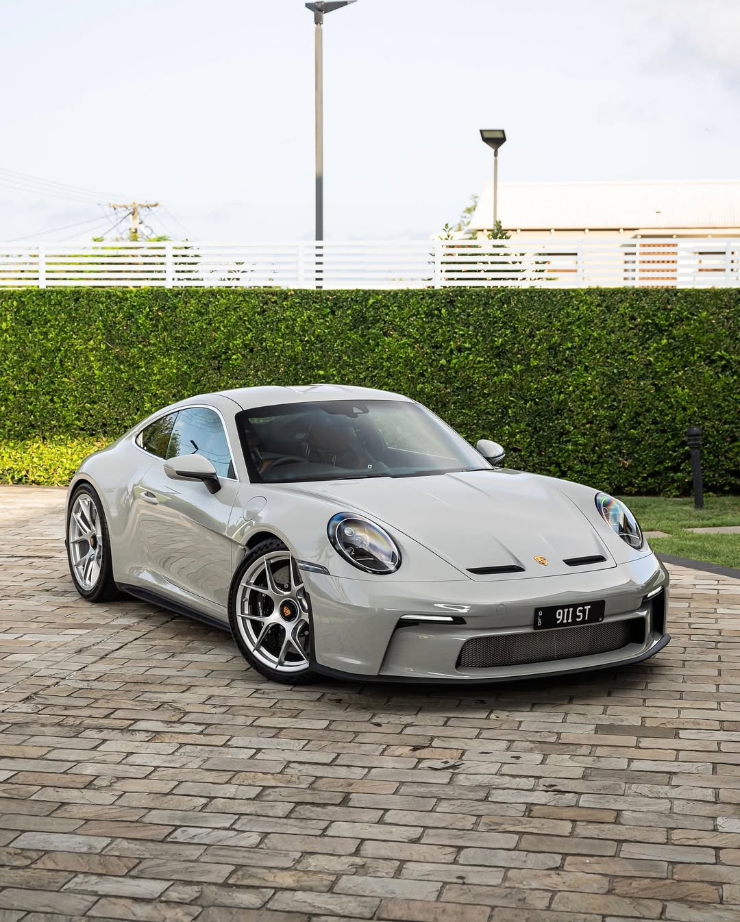 2025 Porsche 911 S/T in Mode Grau