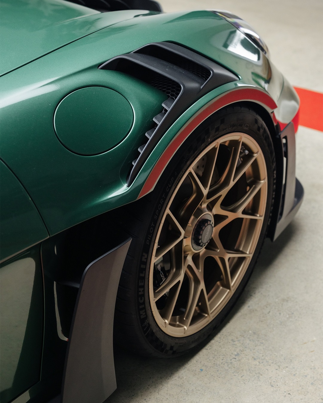 2024 Porsche 911 GT3 RS in Fir Green Metallic
