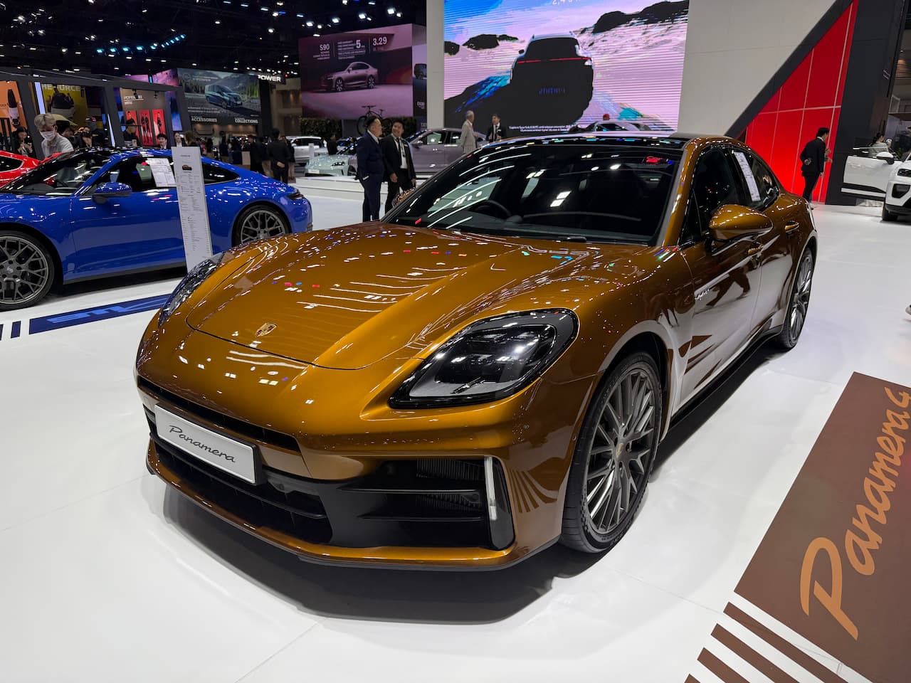 2025 Porsche Panamera 4 E-Hybrid in Madeira Gold Metallic