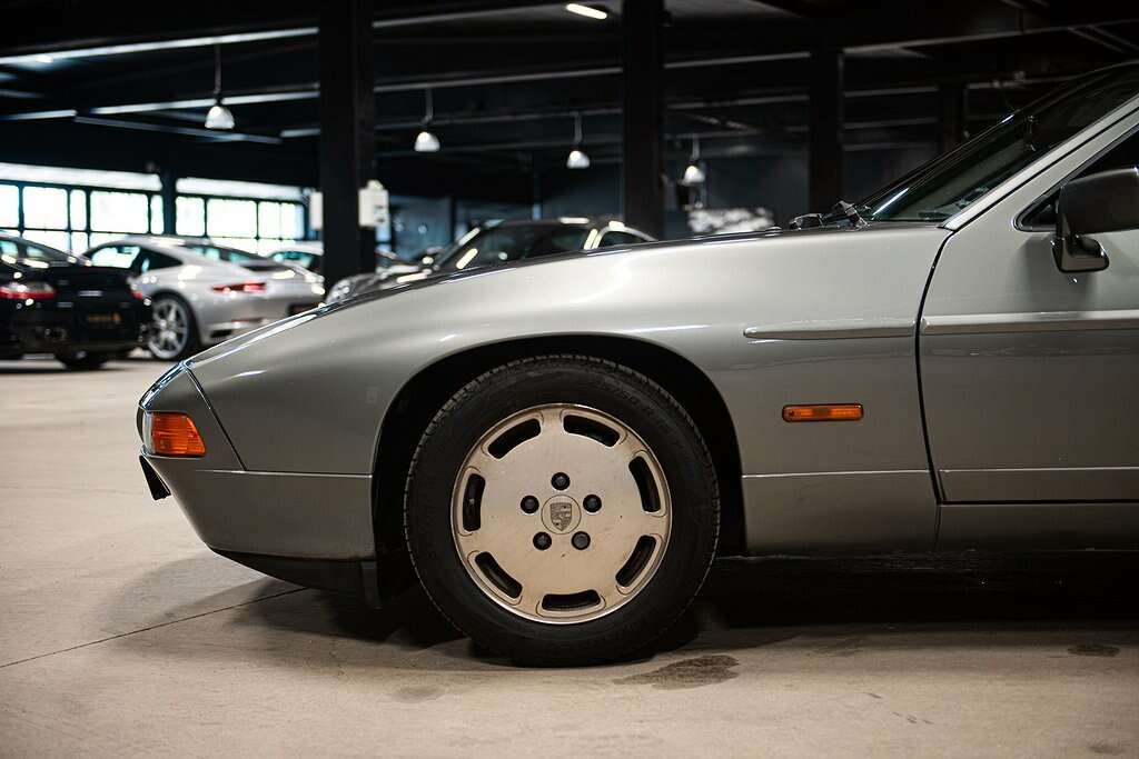 1987 Porsche 928 S4 Coupé in Rock Green Metallic