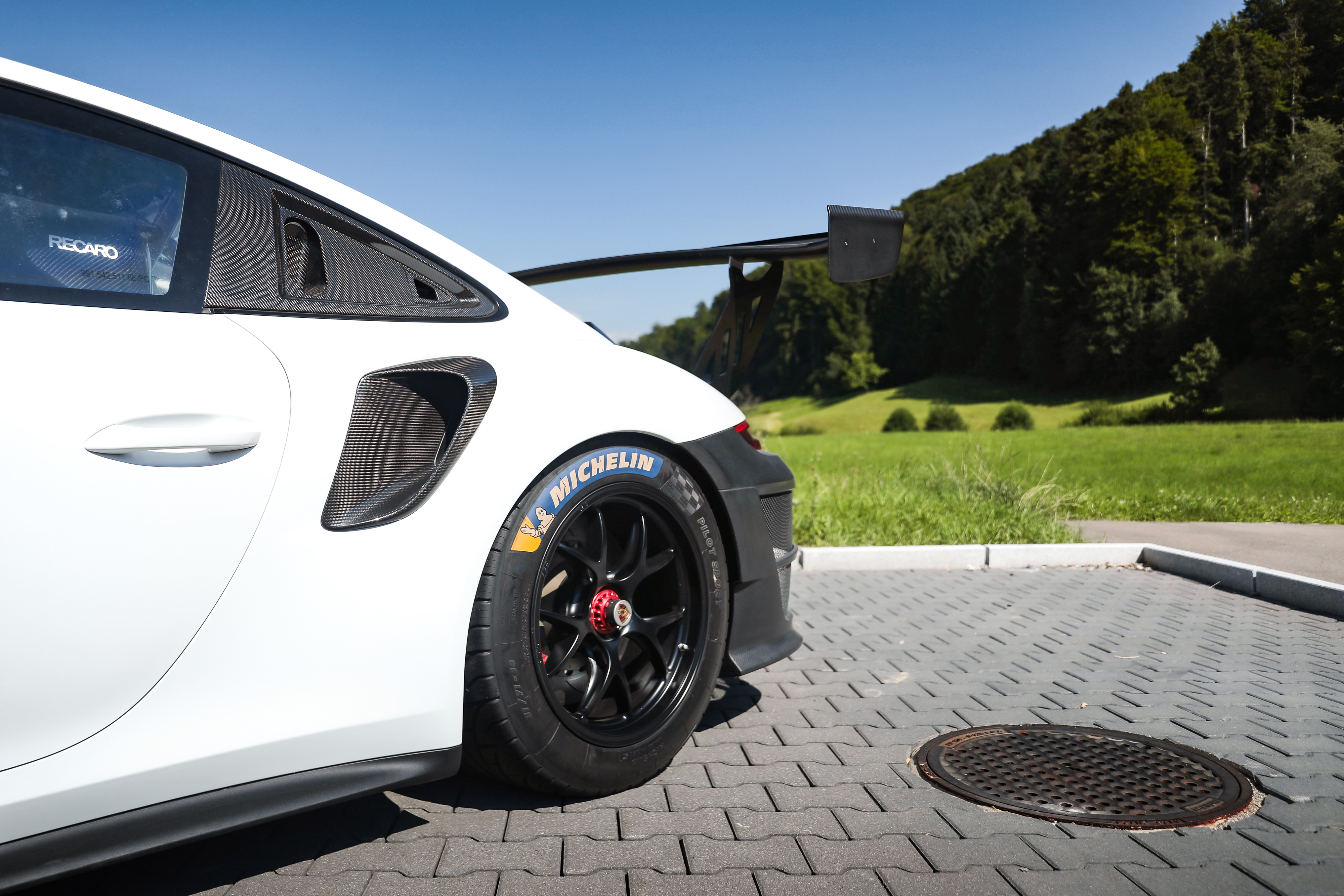 2019 Porsche 911 GT2 RS Clubsport in Pure White