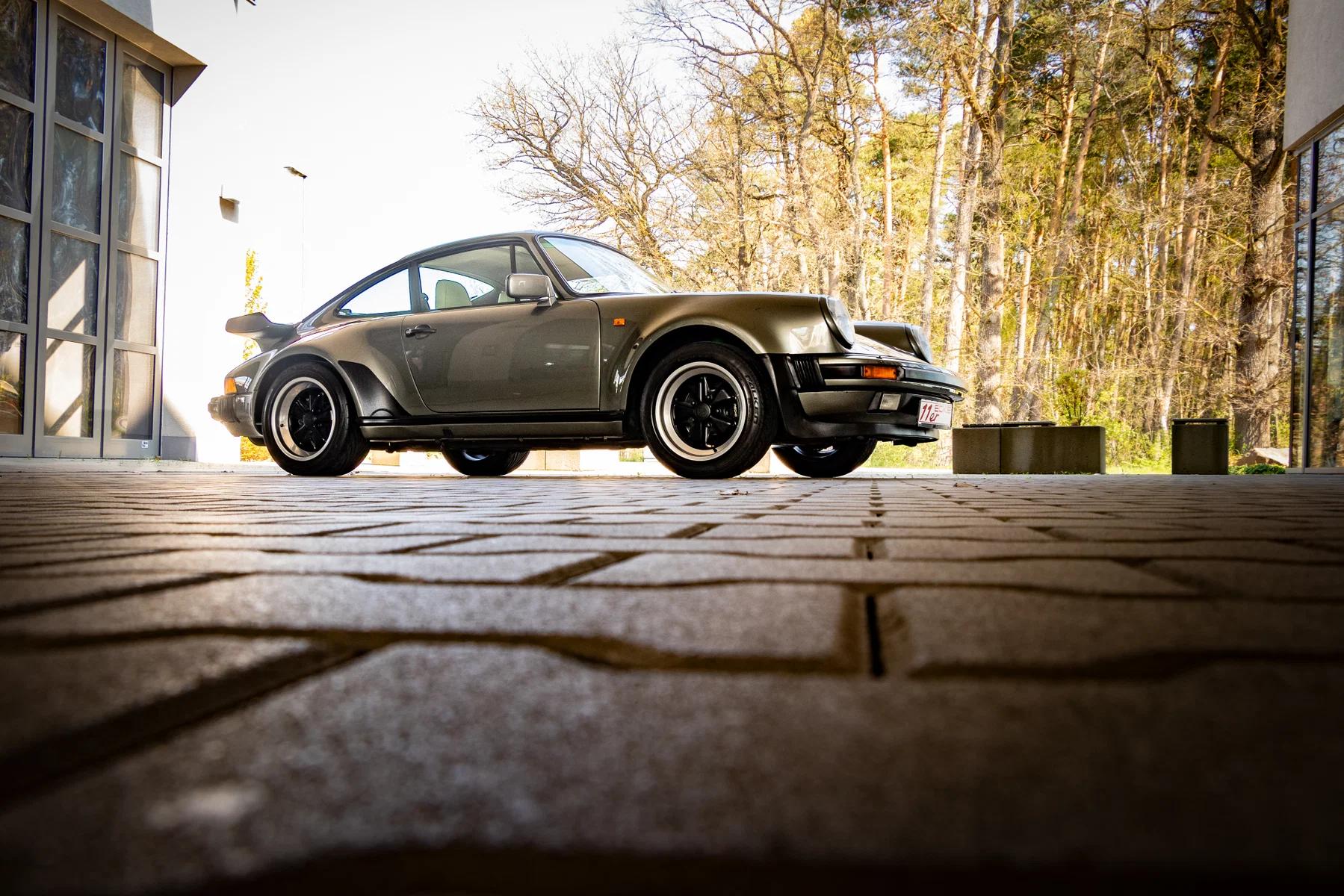 1987 Porsche 911 Turbo 3.3 Coupé in Rock Green Metallic