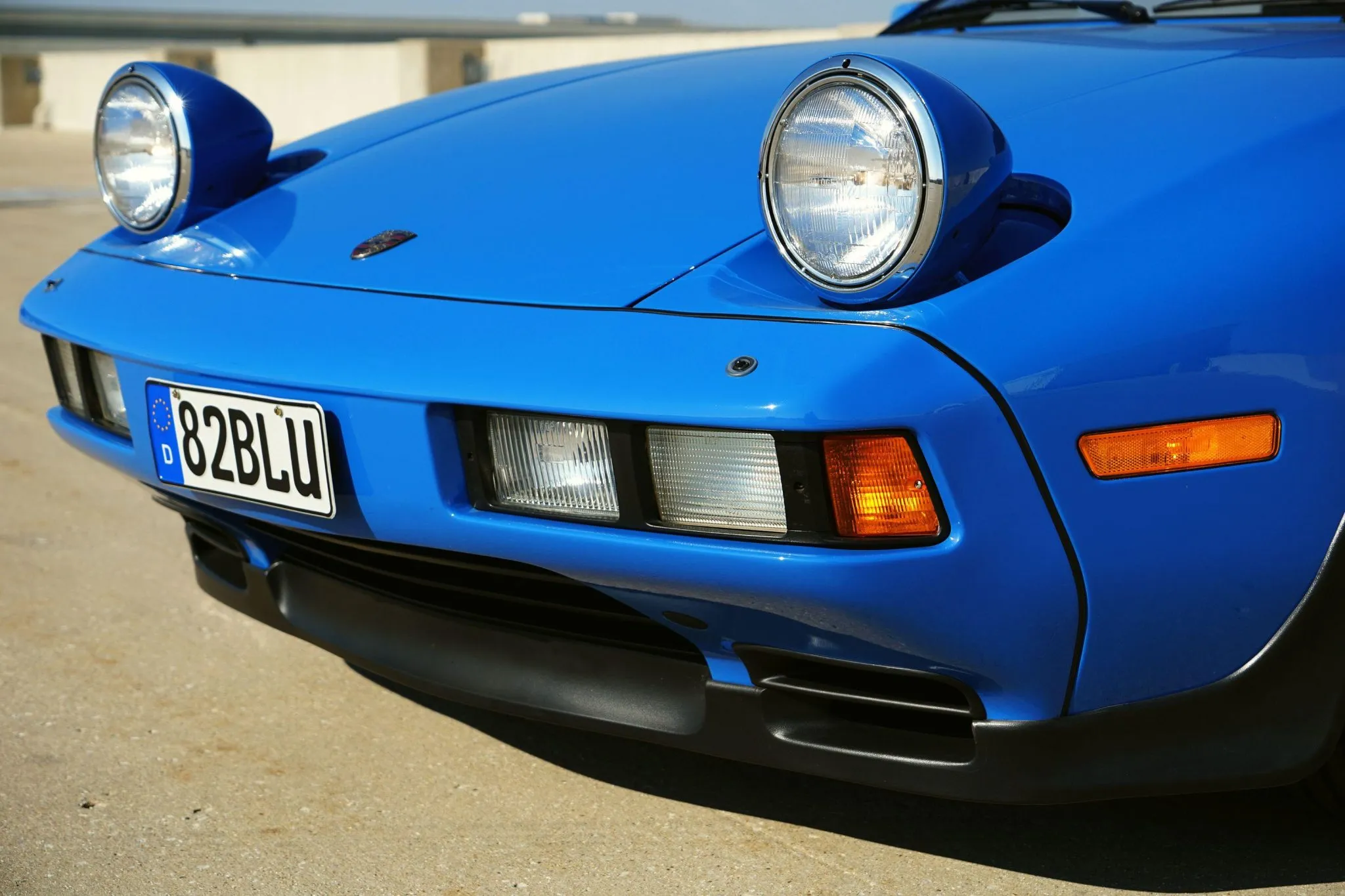 1982 Porsche 928 in Arrow Blue