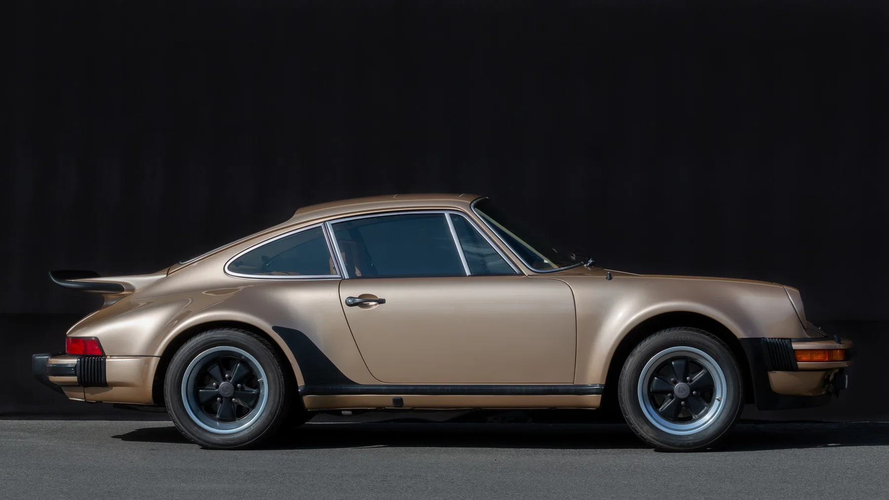 1977 Porsche 911 Turbo in Comet Diamond