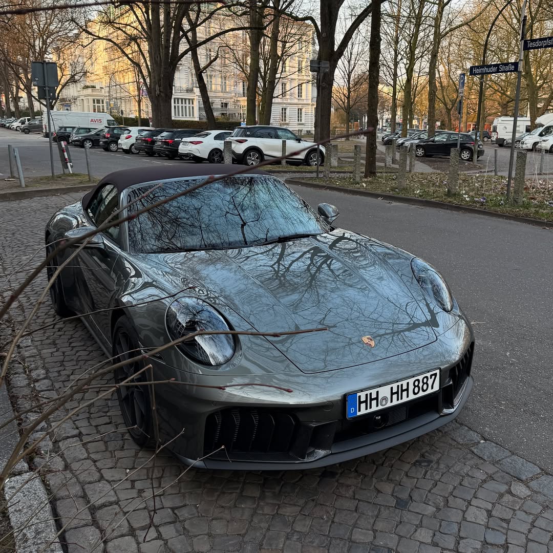 2025 Porsche 9111 Carrera 4 GTS Cabriolet in Aventurine Green Metallic