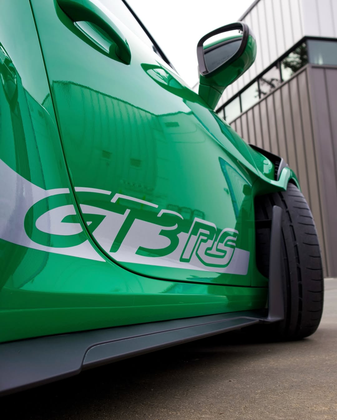 2025 Porsche 911 GT3 RS Weissach Package in Essmann Green