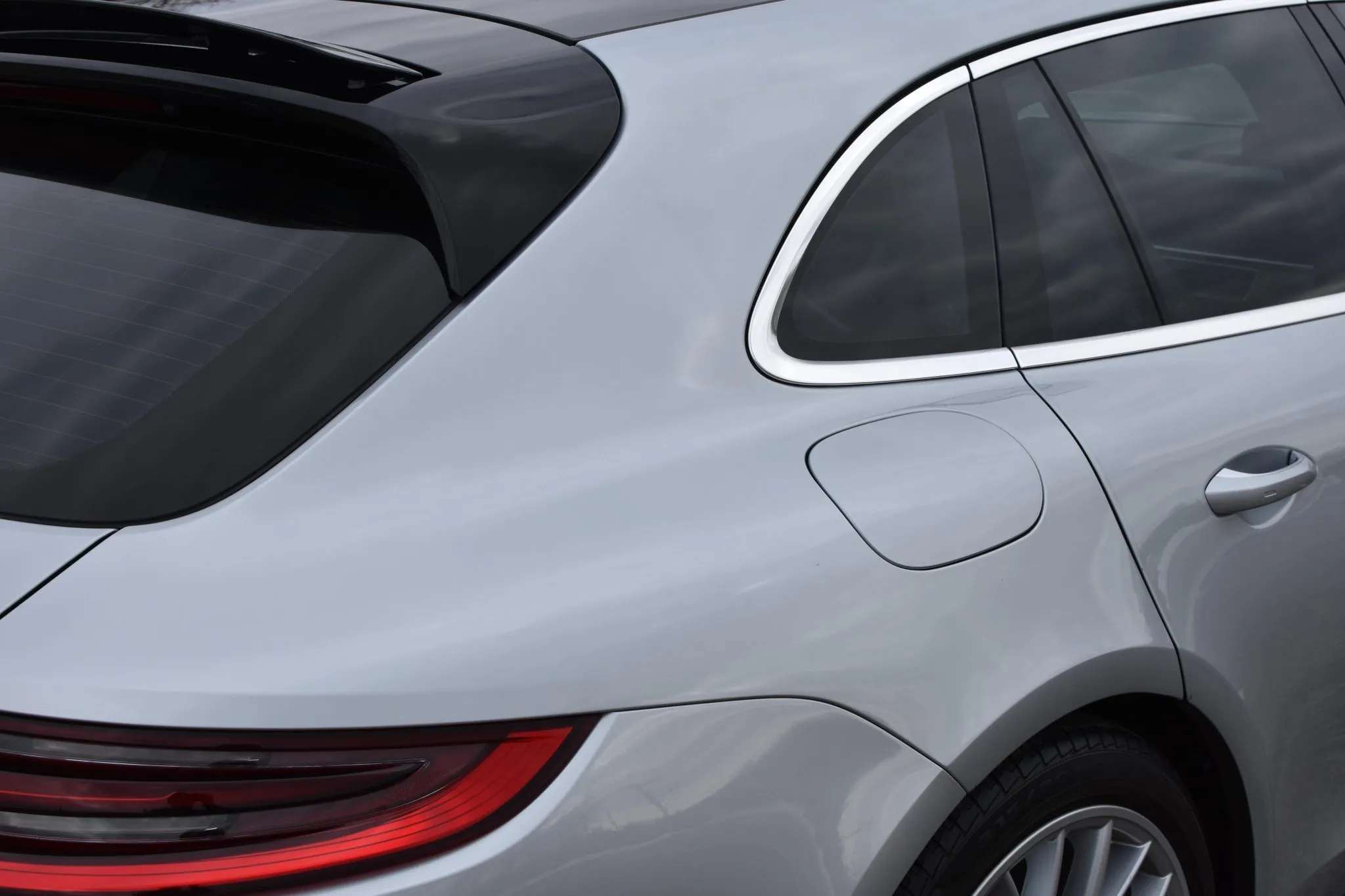 2018 Porsche Panamera 4S Sport Turismo in Rhodium Silver Metallic