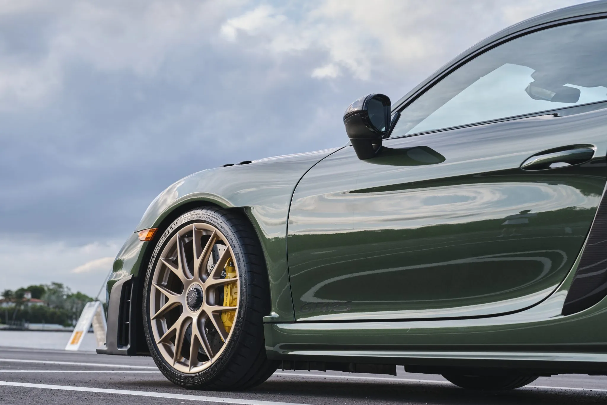 2024 Porsche 718 Cayman GT4 RS Weissach in Oak Green Metallic
