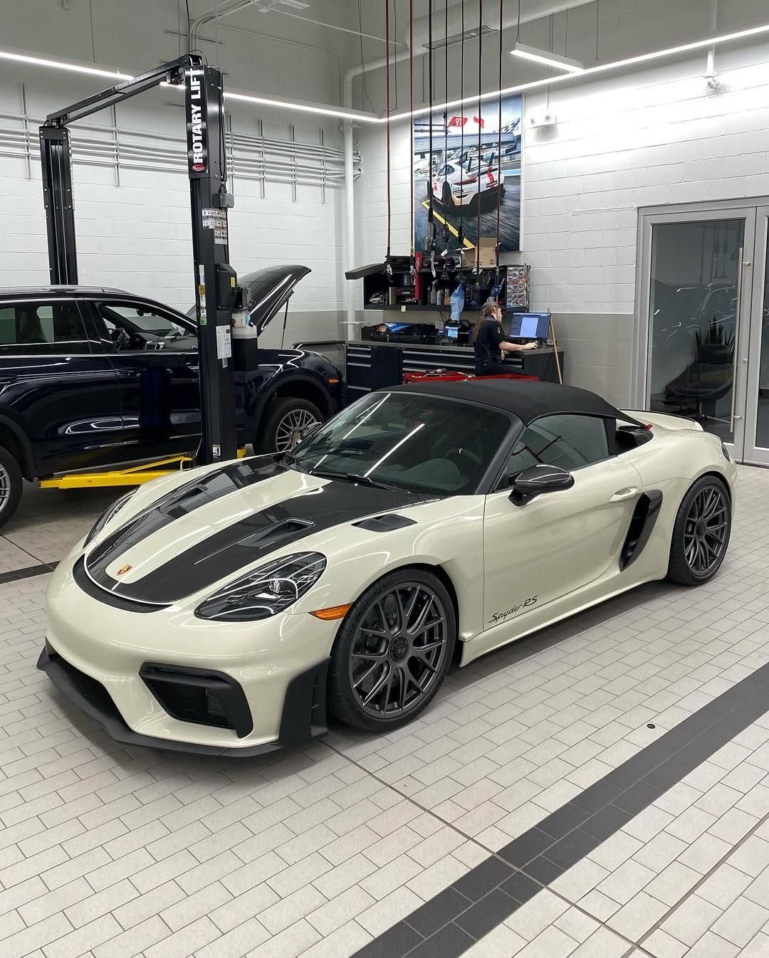 2024 Porsche 718 Spyder RS in Geyser Grey Metallic