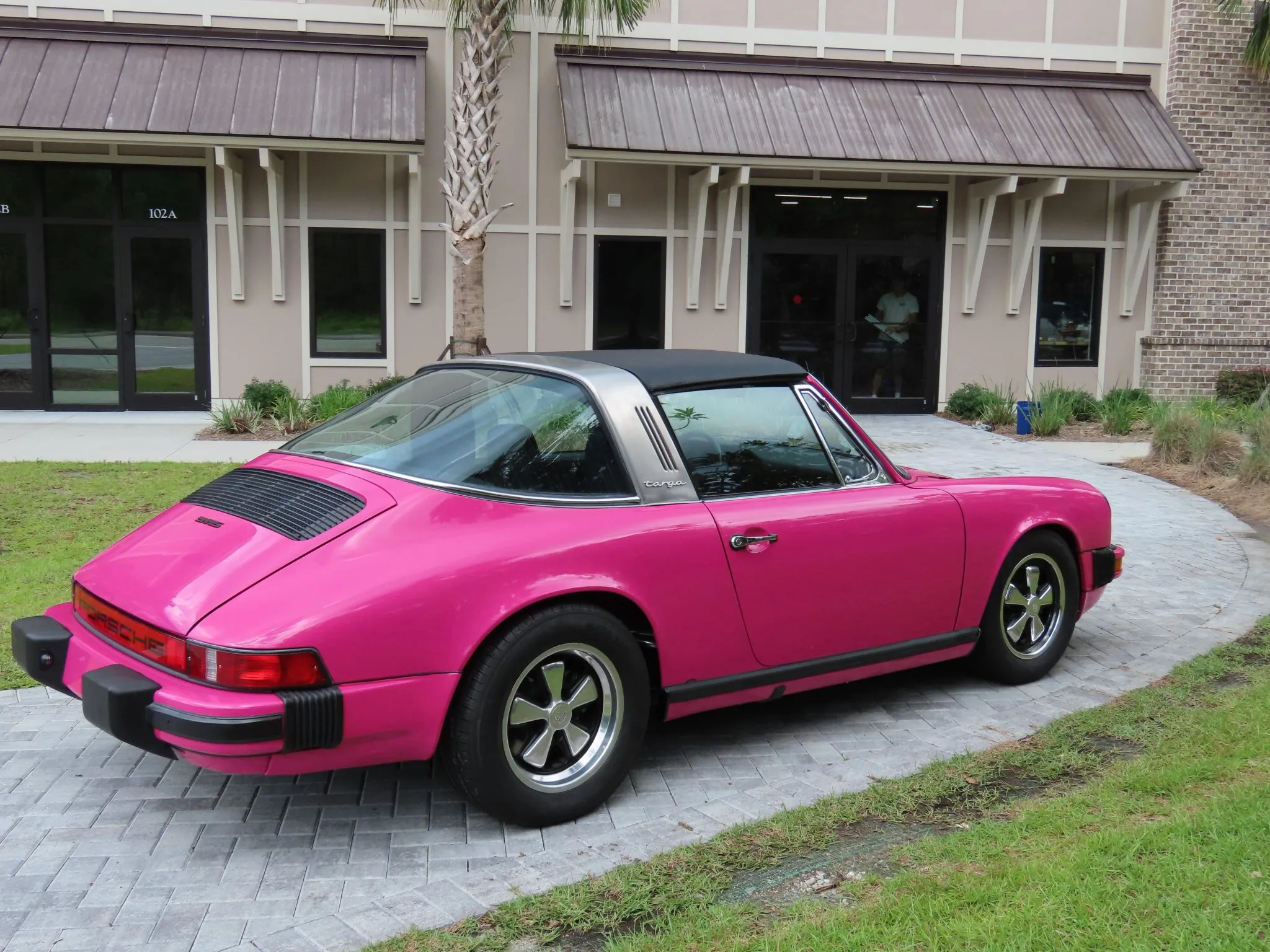 1976 Porsche 911S Targa in Magenta