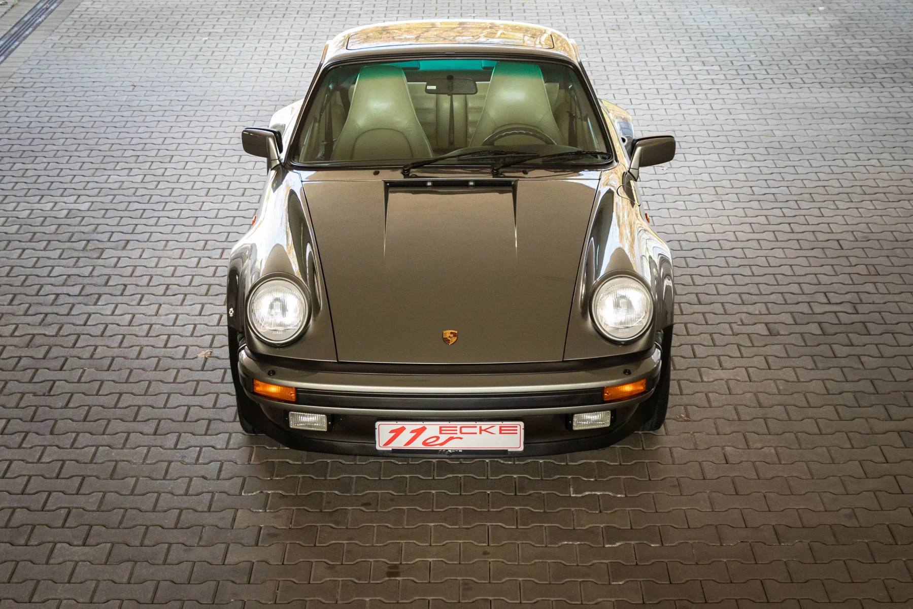 1987 Porsche 911 Turbo 3.3 Coupé in Rock Green Metallic