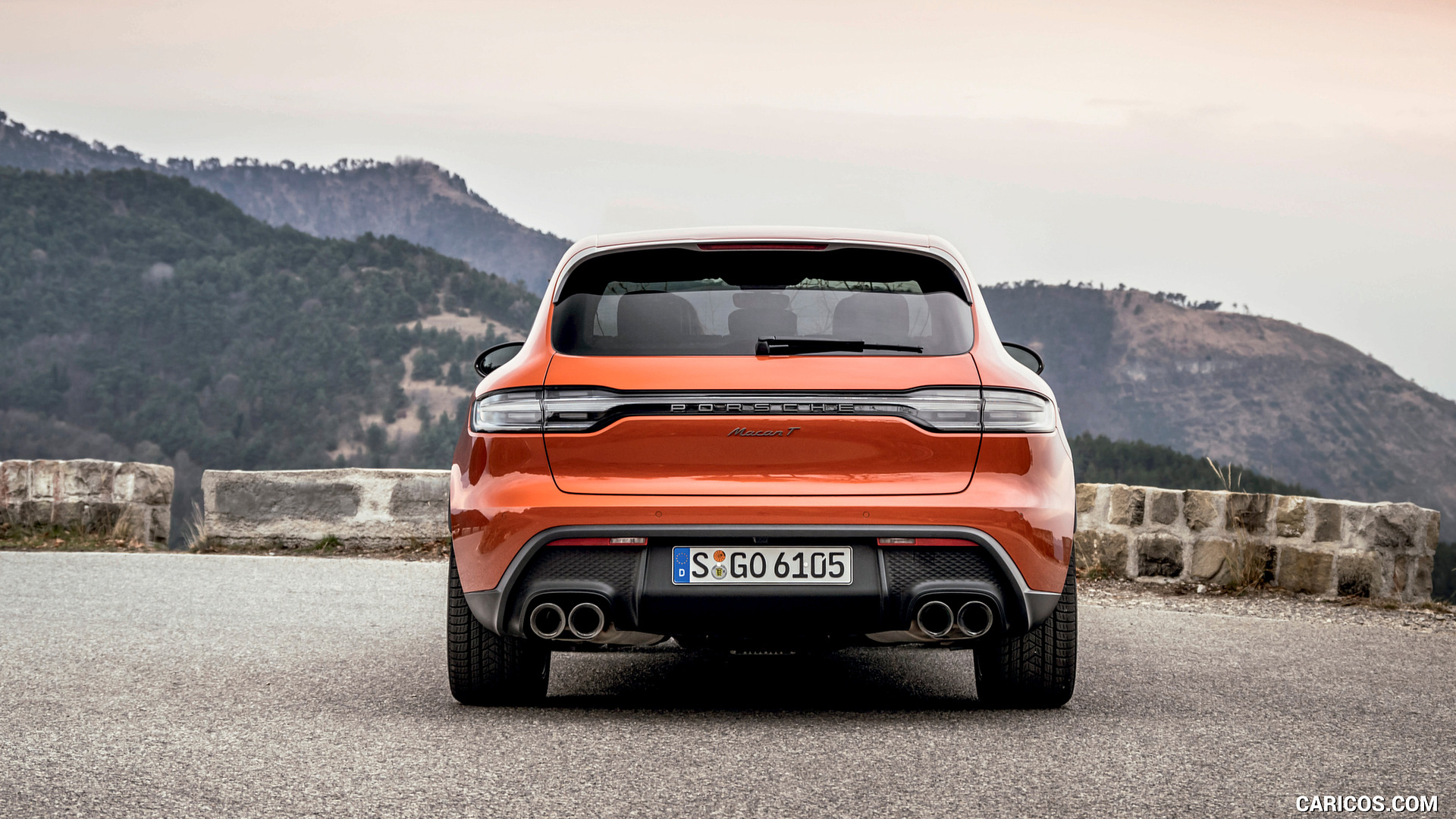 2023 Porsche Macan T in Papaya Metallic