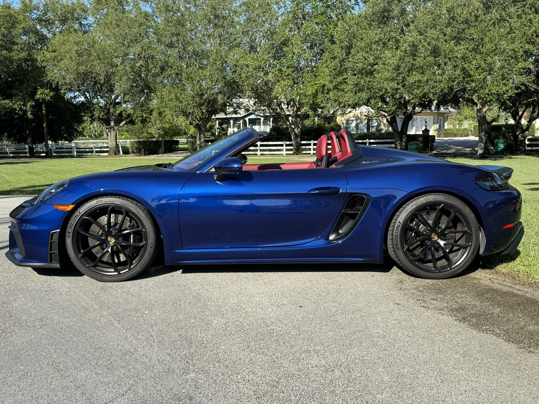 2021 Porsche 718 Spyder in Gentian Blue Metallic