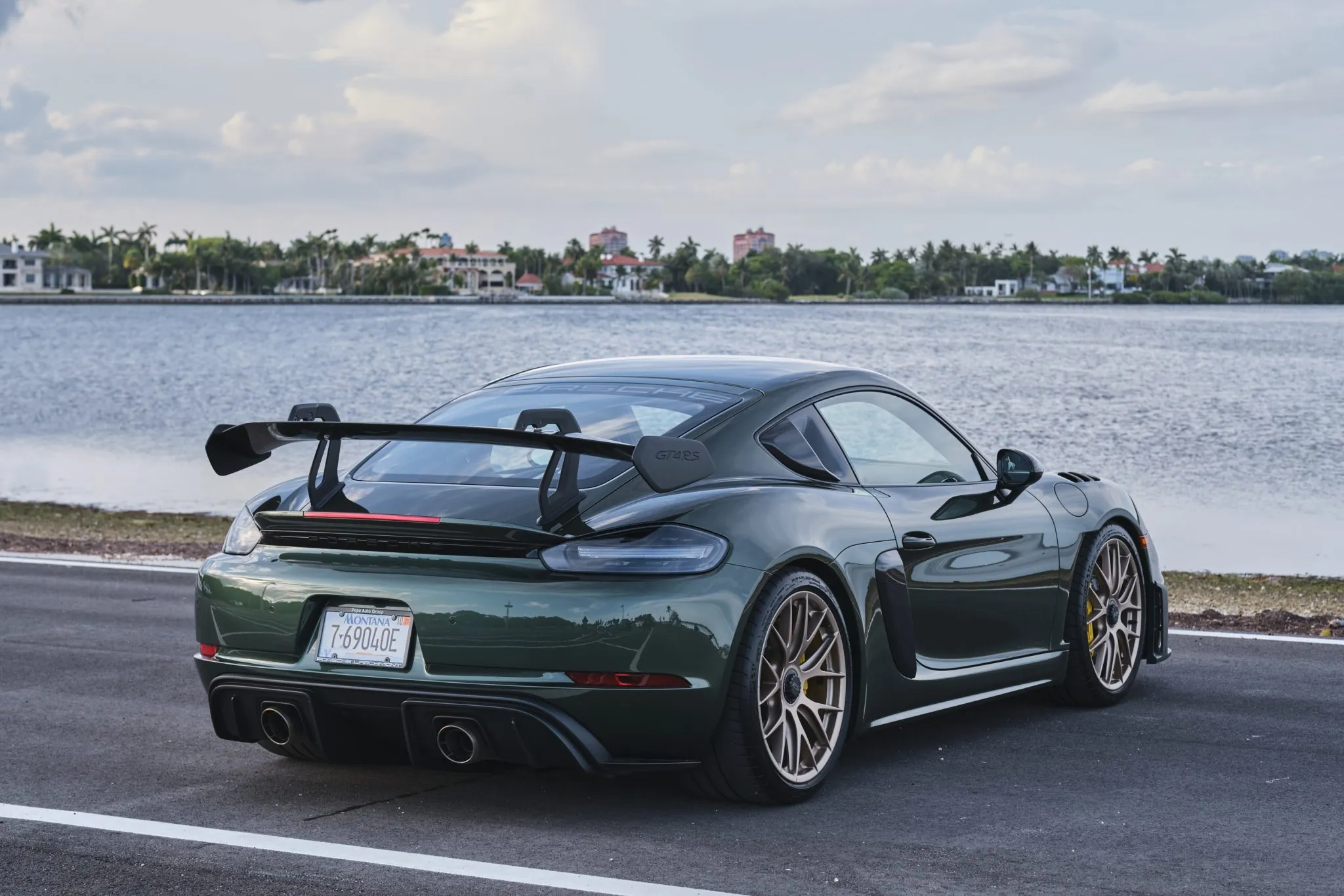 2024 Porsche 718 Cayman GT4 RS Weissach in Oak Green Metallic