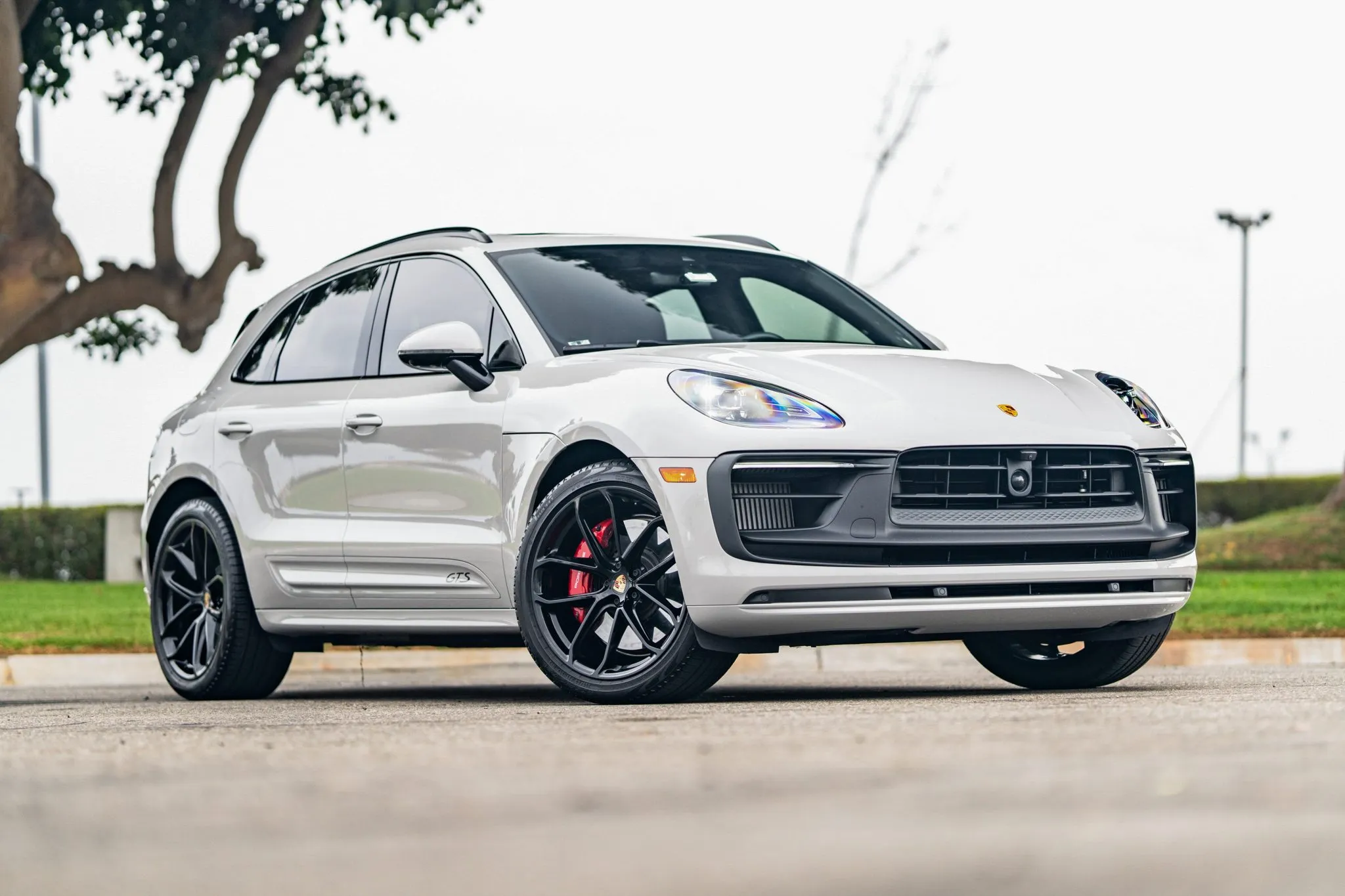2023 Porsche Macan GTS in Chalk