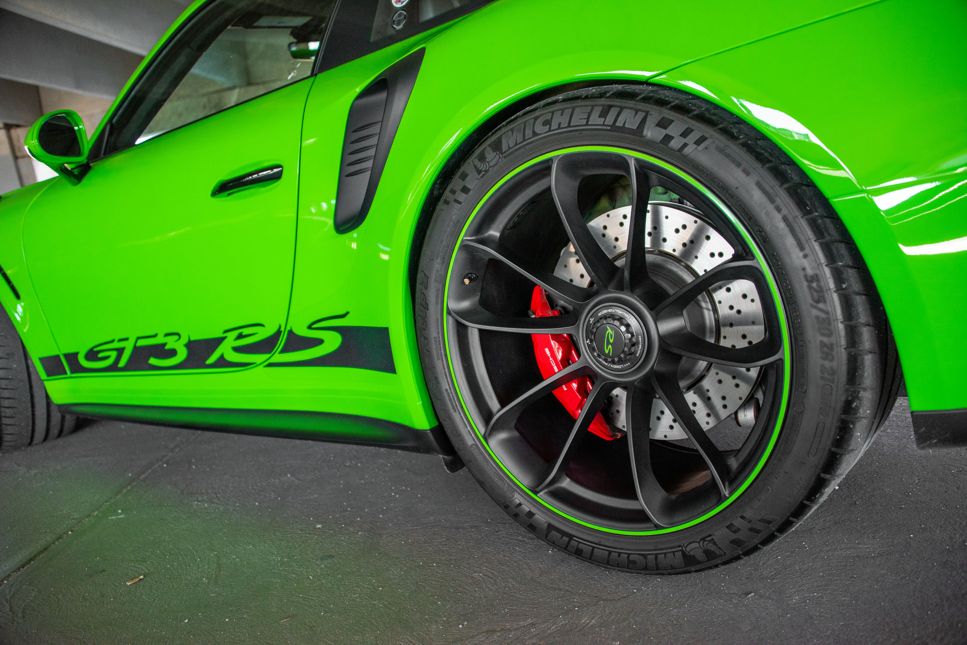 2019 Porsche 911 GT3 RS in Lizard Green
