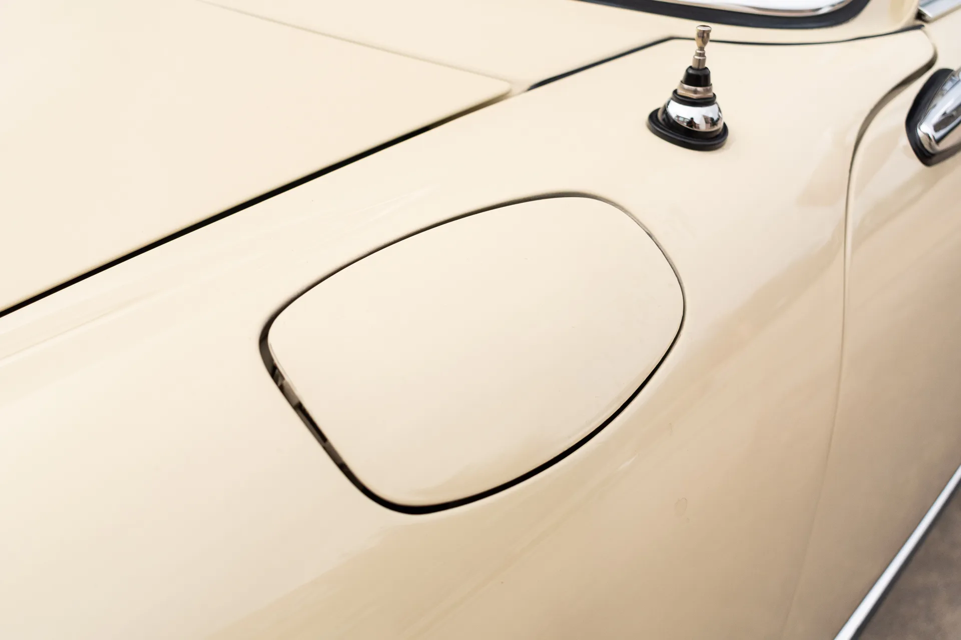 1973 Porsche 911S Coupe in Ivory
